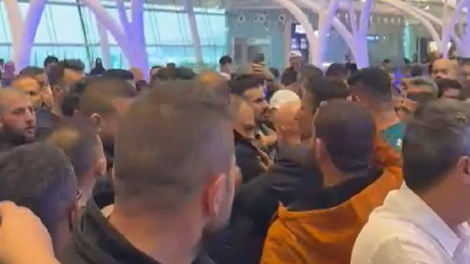 المسافرين في مطار الملك عبدالعزيز بجدة