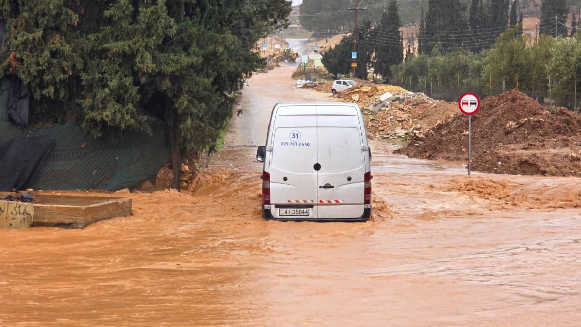غرق مركبة قرب نفق الصحابة