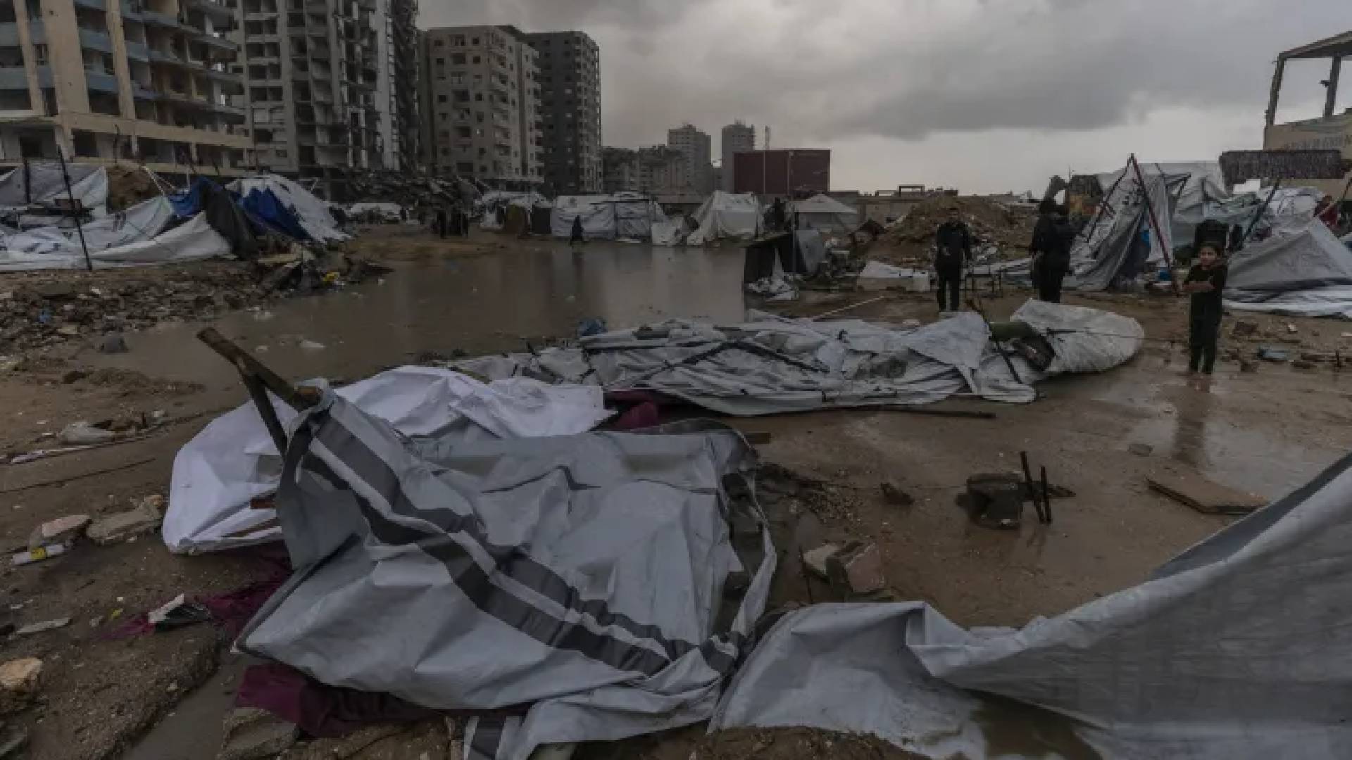 خيام النازحين في غزة تهالكت إثر المنخفض الجوي