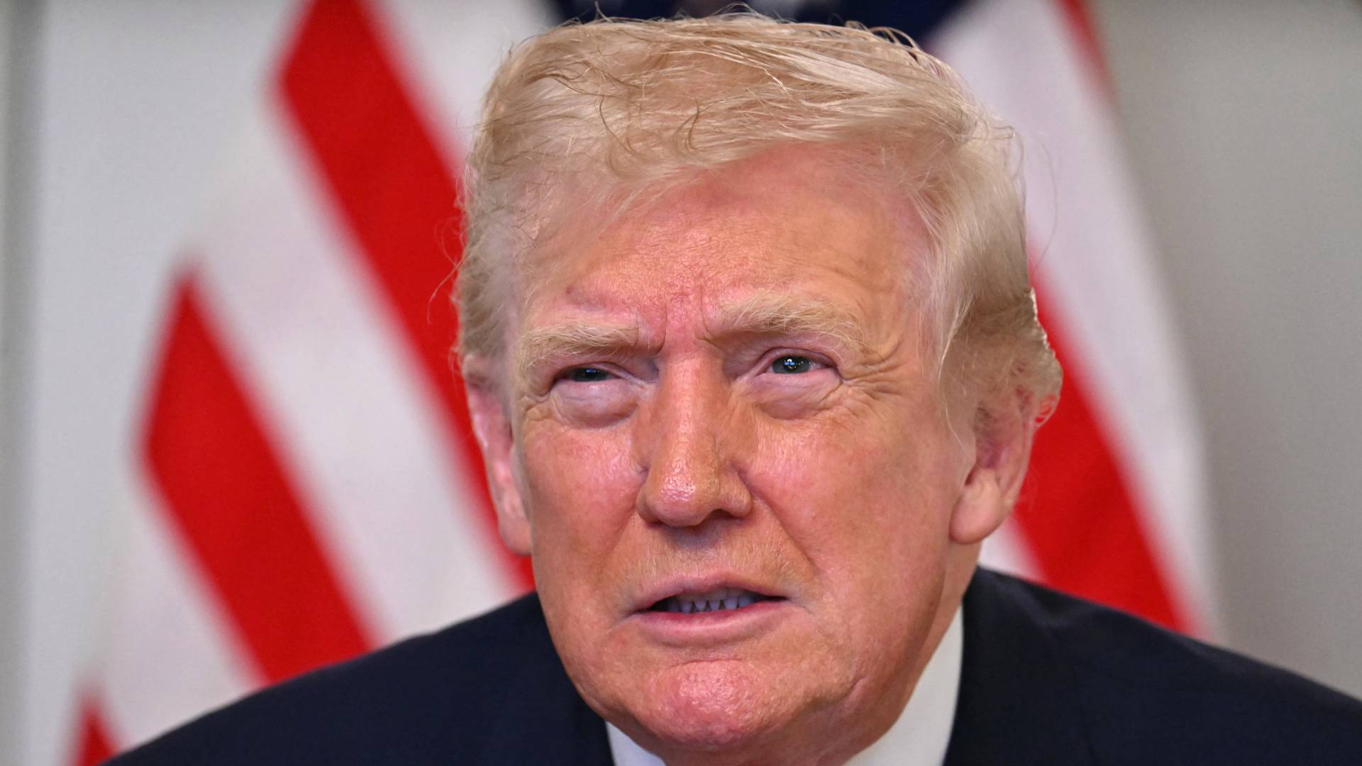 تصعيد أمريكي حاد حيال إيران.. ترمب يعد المتظاهرين بالمساعدة ويهدد شركاء طهران