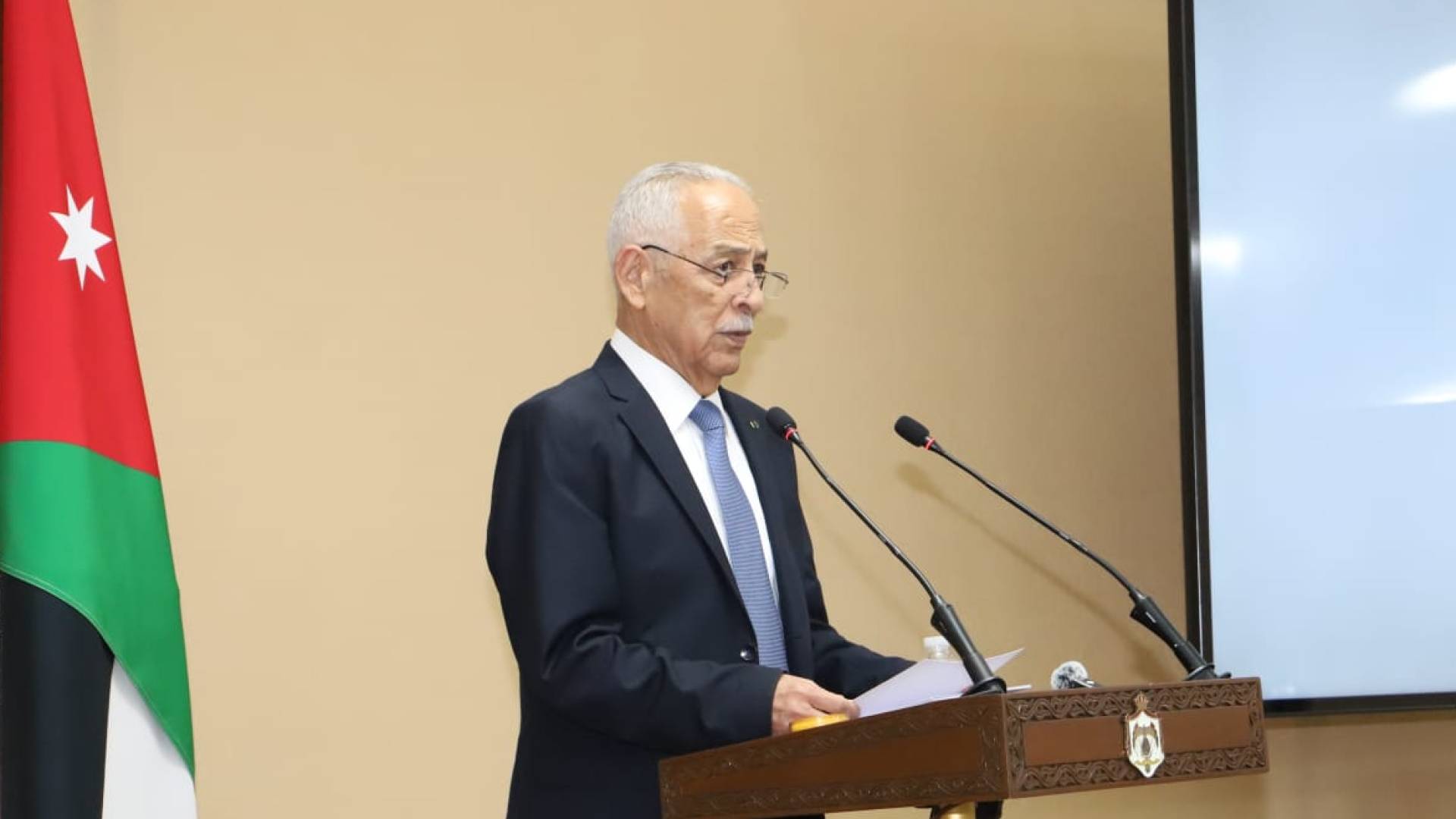 رئيس الديوان الملكي الهاشمي يوسف حسن العيسوي