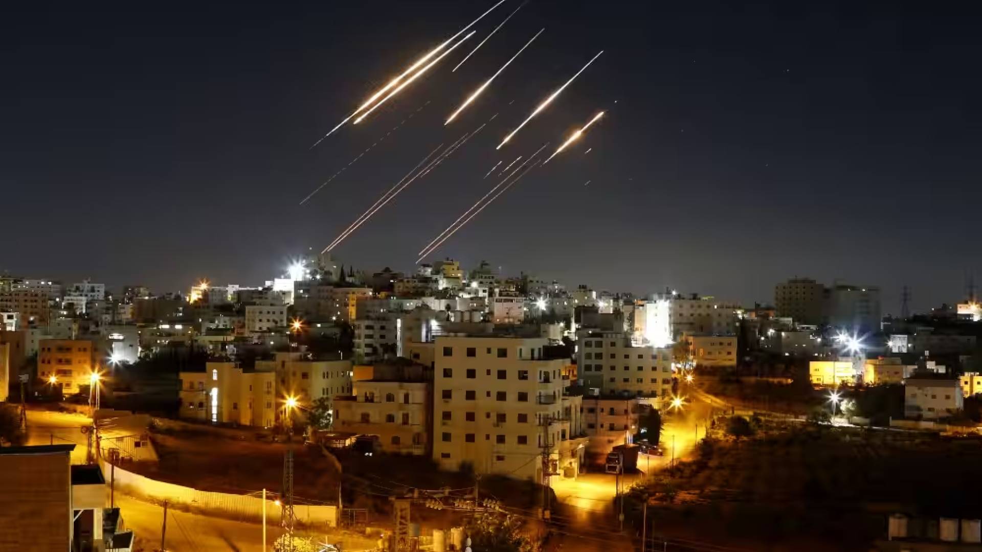 صواريخ في المجال الجوي