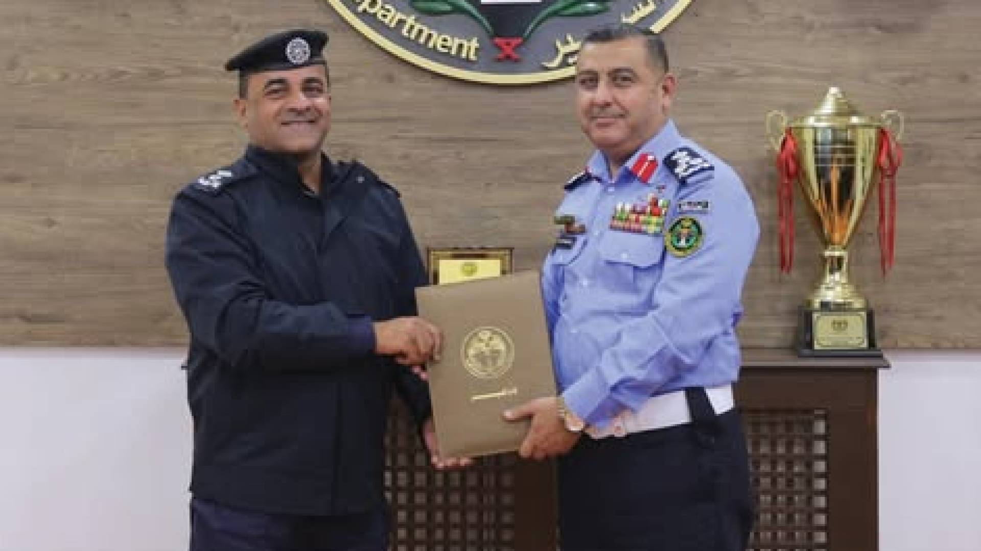 مدير إدار السير  يكرم رئيس شعبة سير العاصمة تقديرا لجهوده الميدانية المتميزة