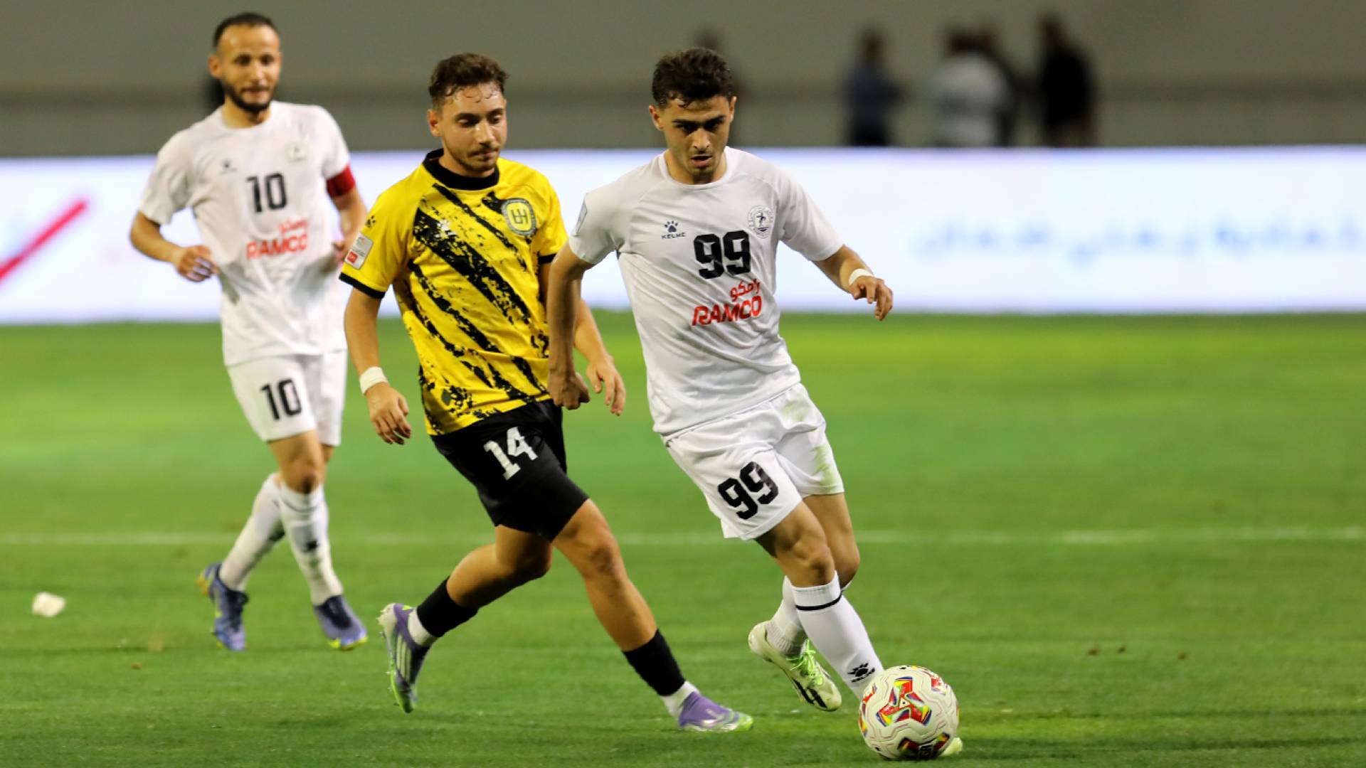 من منافسات دوري المحترفين