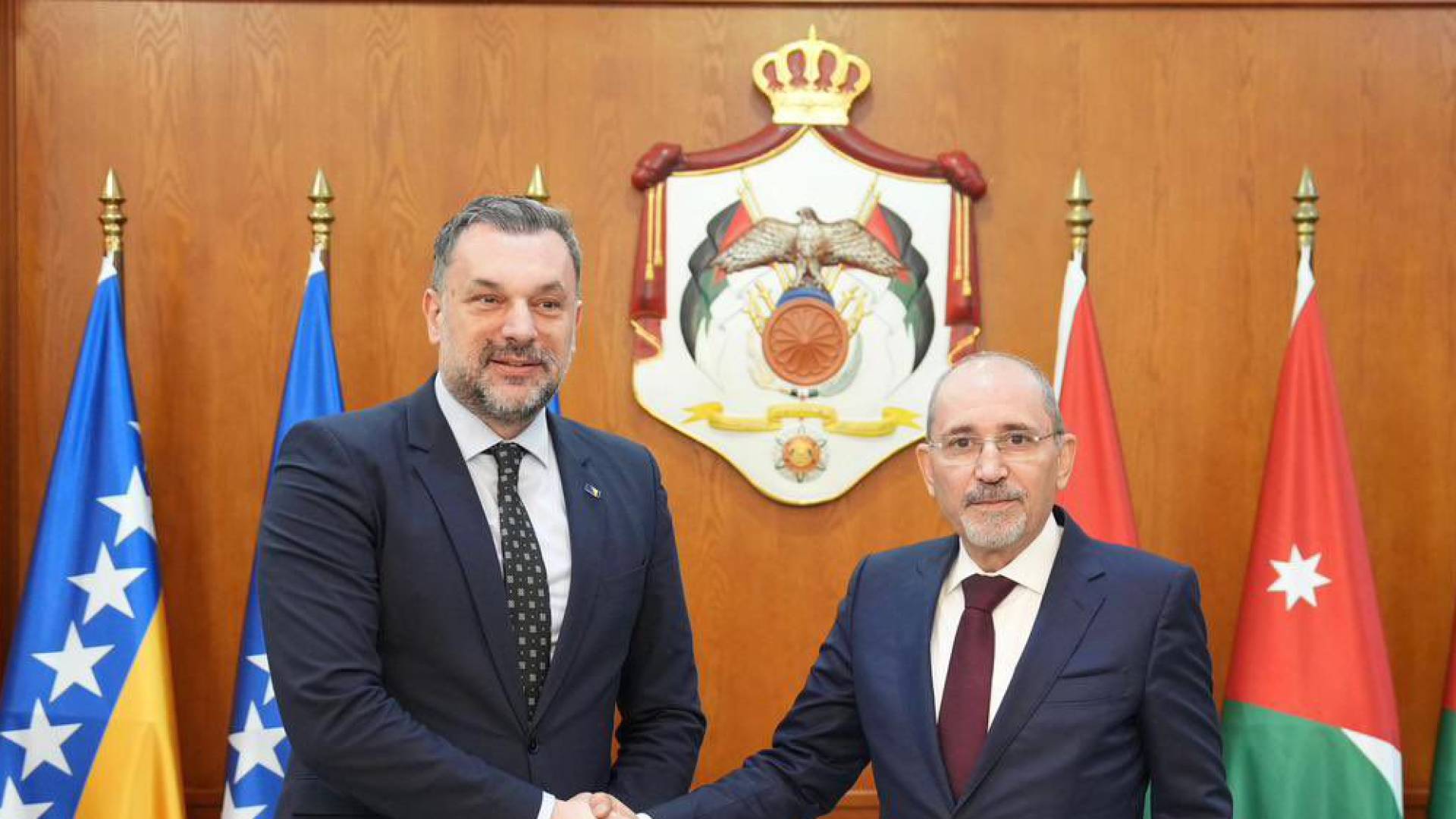 وزير الخارجية وشؤون المغتربين أيمن الصفدي و وزير خارجية البوسنة والهرسك إلمدين كوناكوفيتش