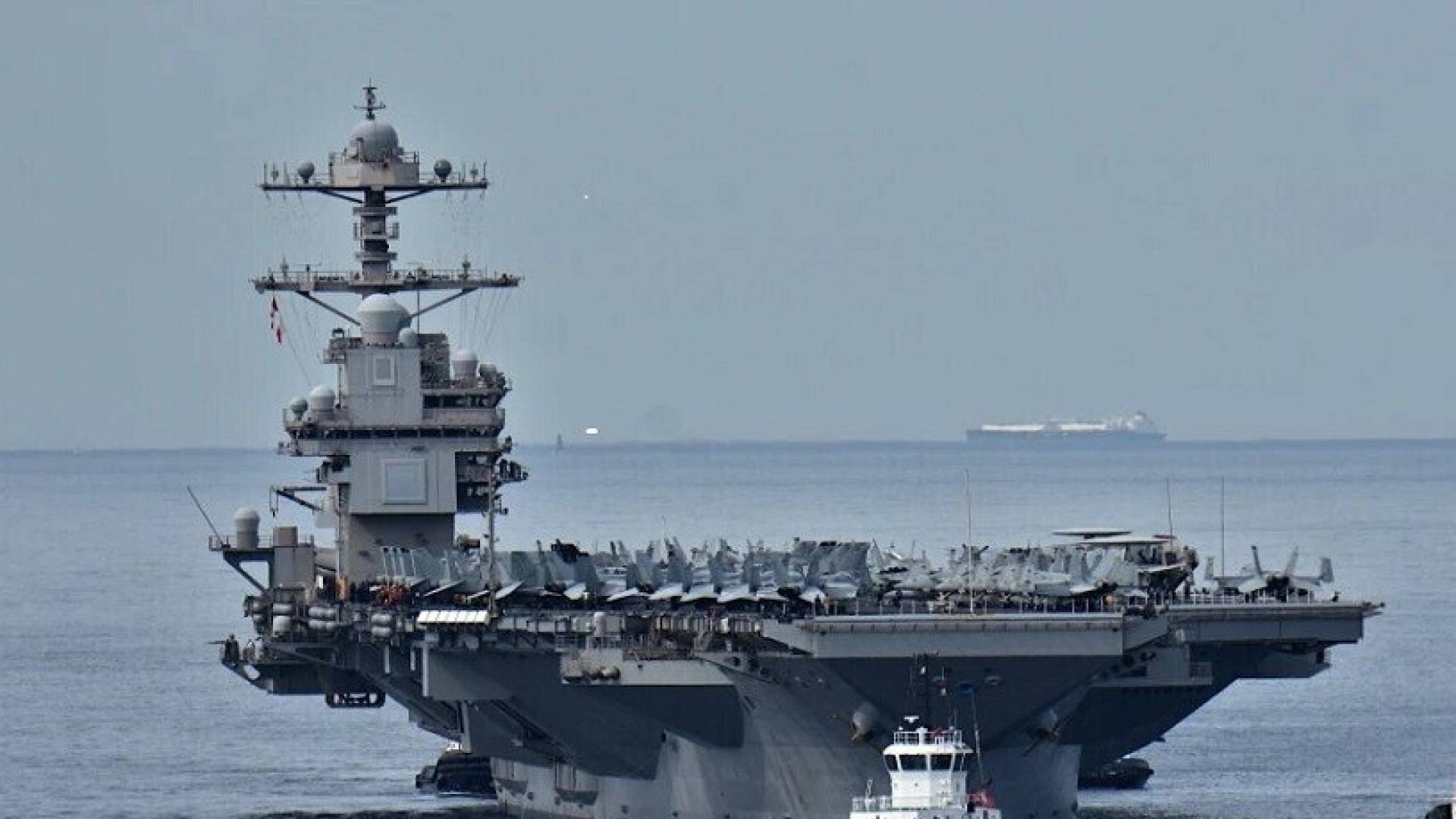 حاملة طائرات أمريكية