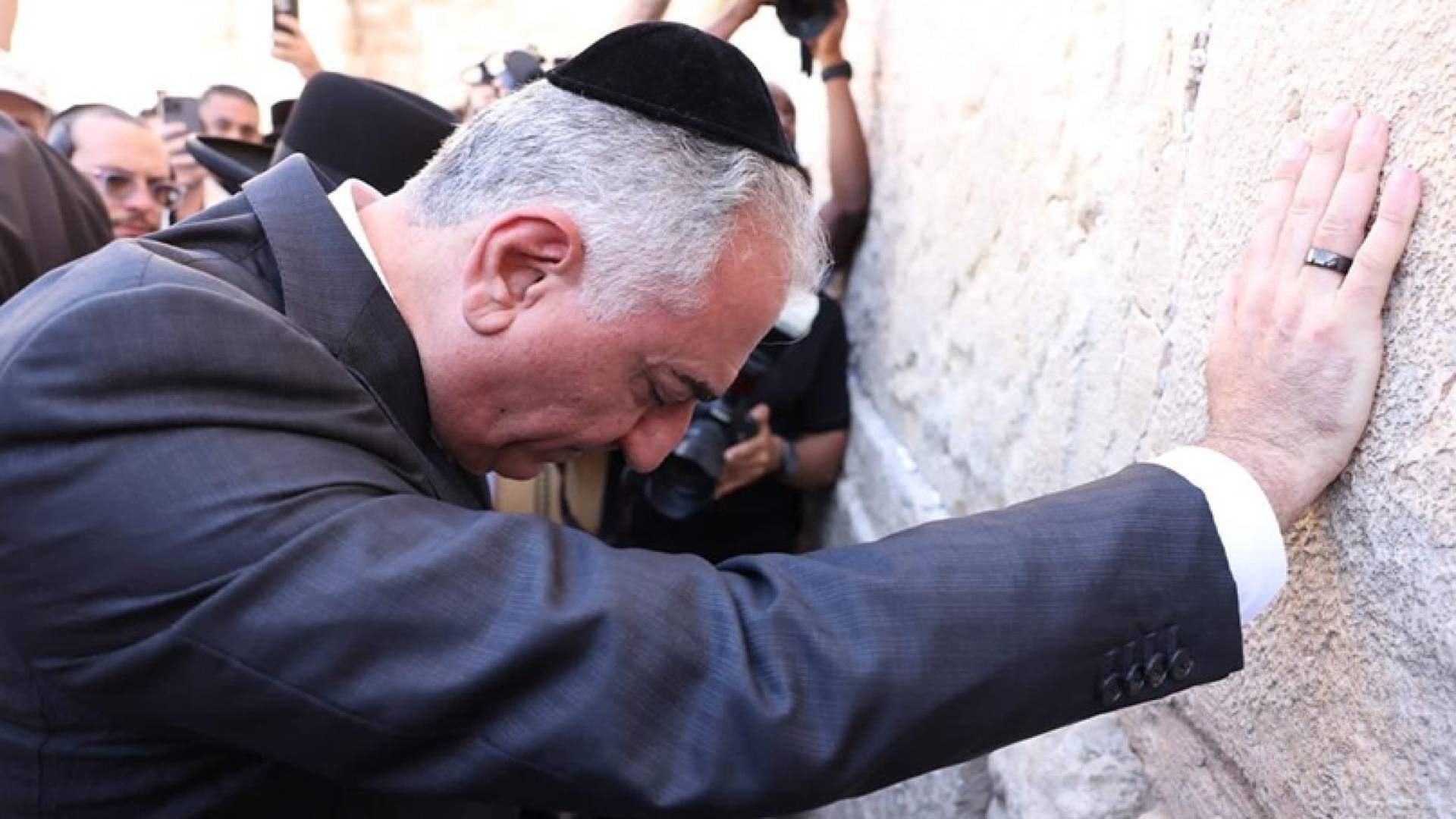 رضا بهلوي نجل شاه إيران