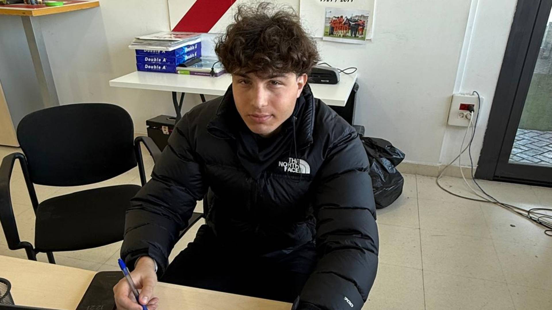 حمزة الخيري يوقع على العقود