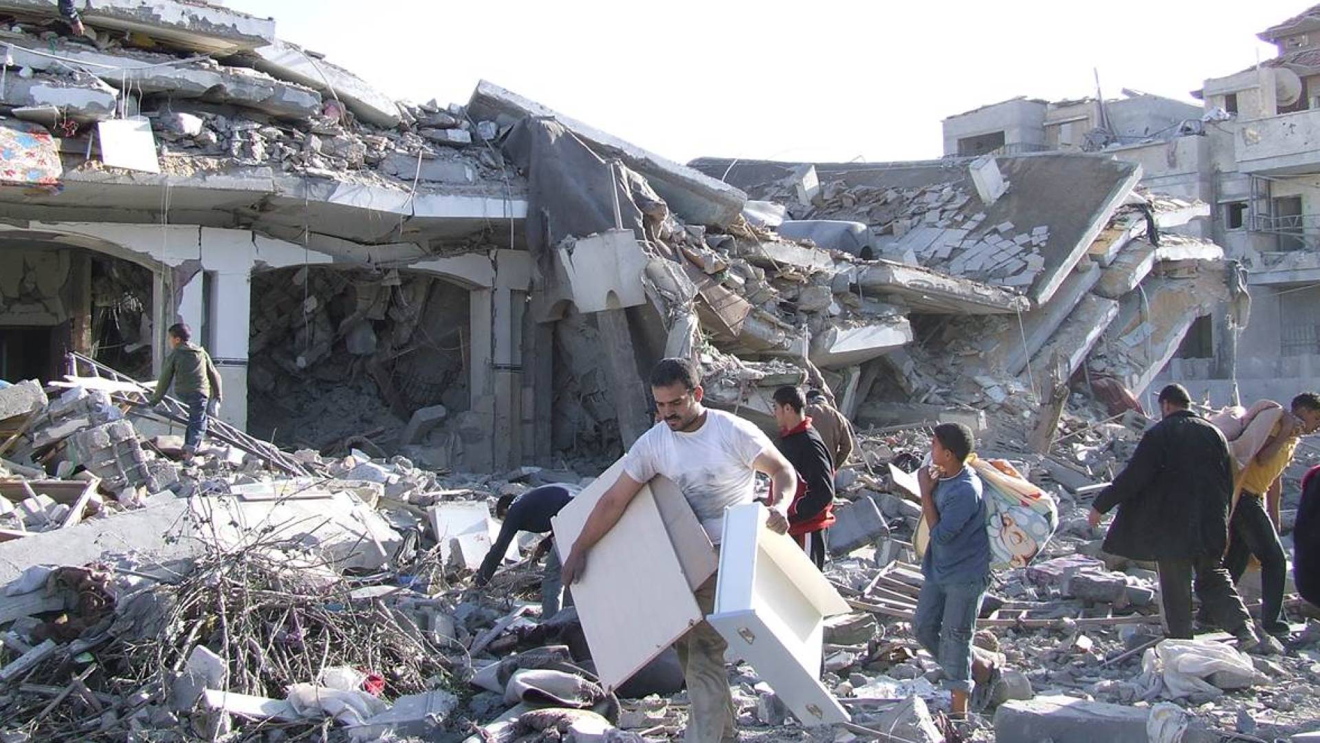 القصف على مدينة غزة -