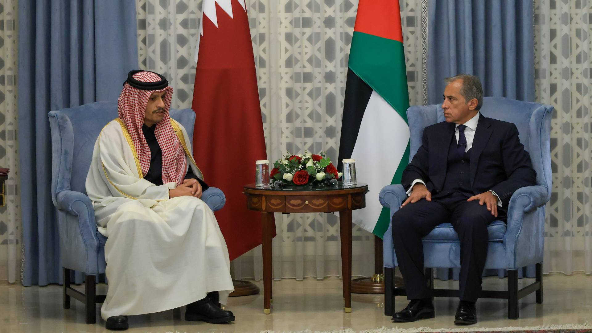 رئيس الوزراء، الدكتور جعفر حسان، مع رئيس مجلس الوزراء ووزير الخارجية القطري