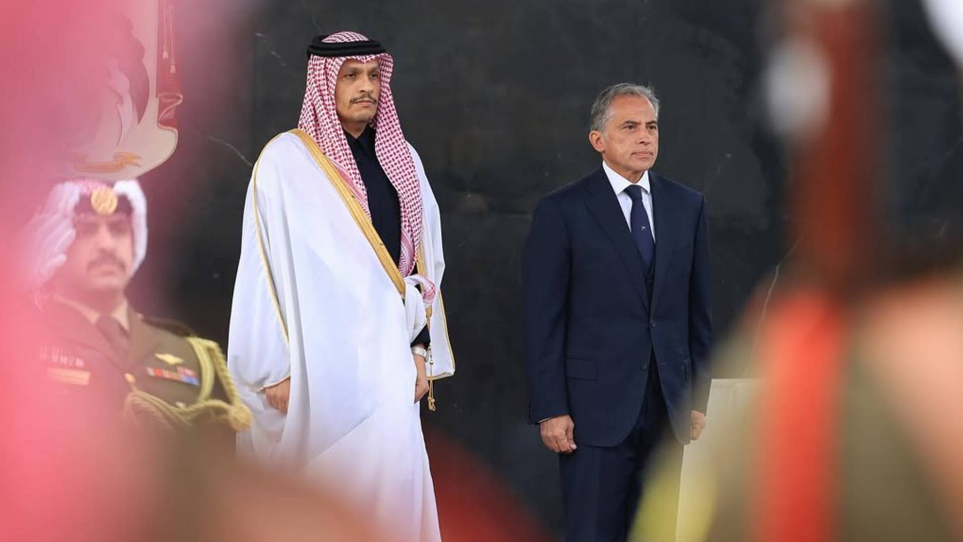 رئيس الوزراء جعفر حسان و الشيخ تميم بن حمد آل ثاني