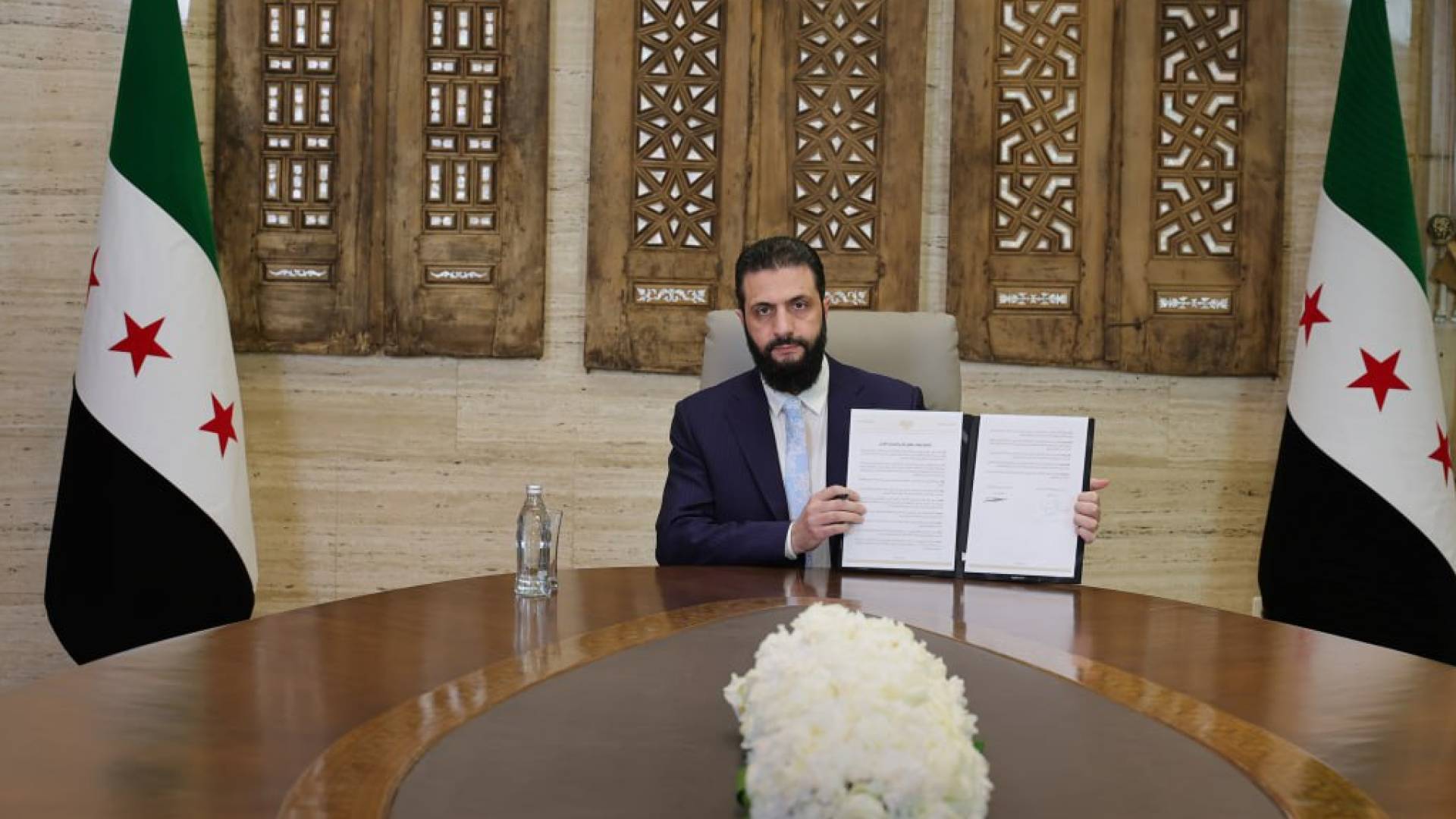 الرئيس السوري احمد الشرع