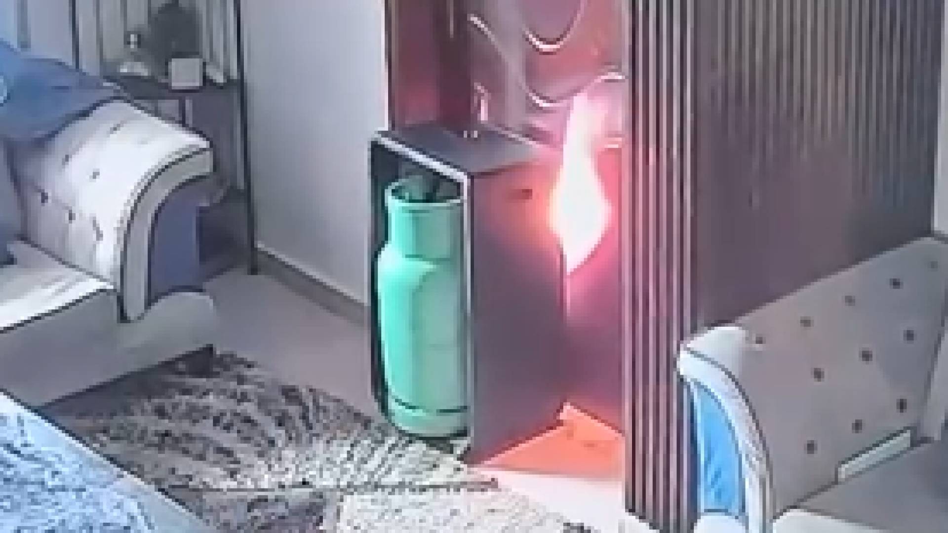 كاميرا منزلية توثق لحظة اشتعال صوبة غاز