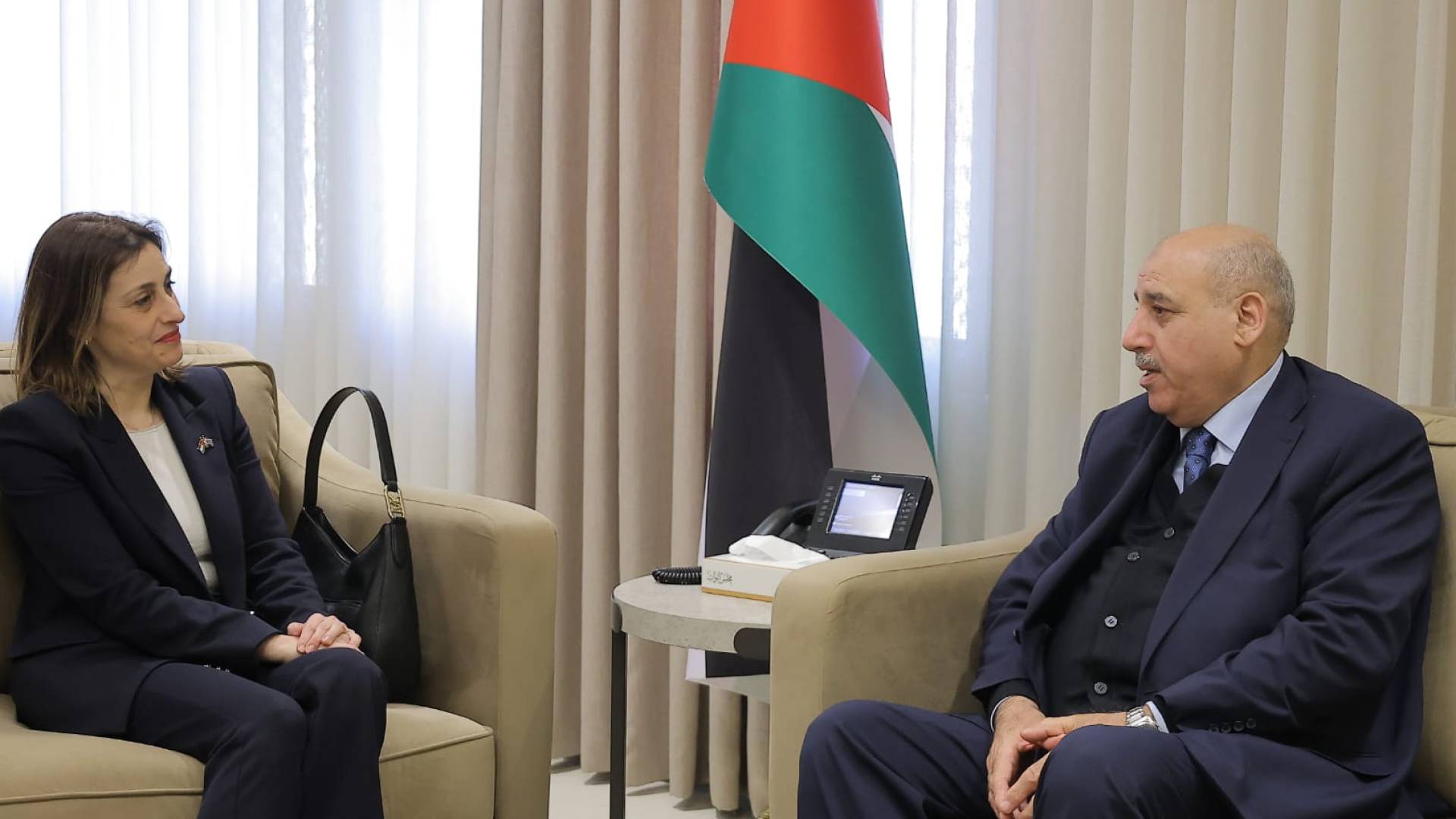 القاضي يلتقي السفيرة اليونانية