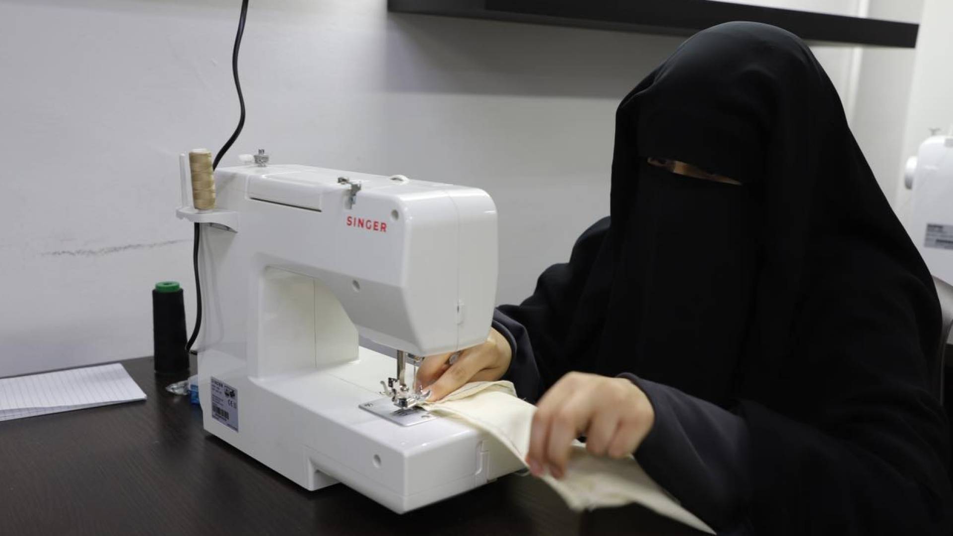 تمكين المرأة في مجال الخياطة ومجالات أخرى