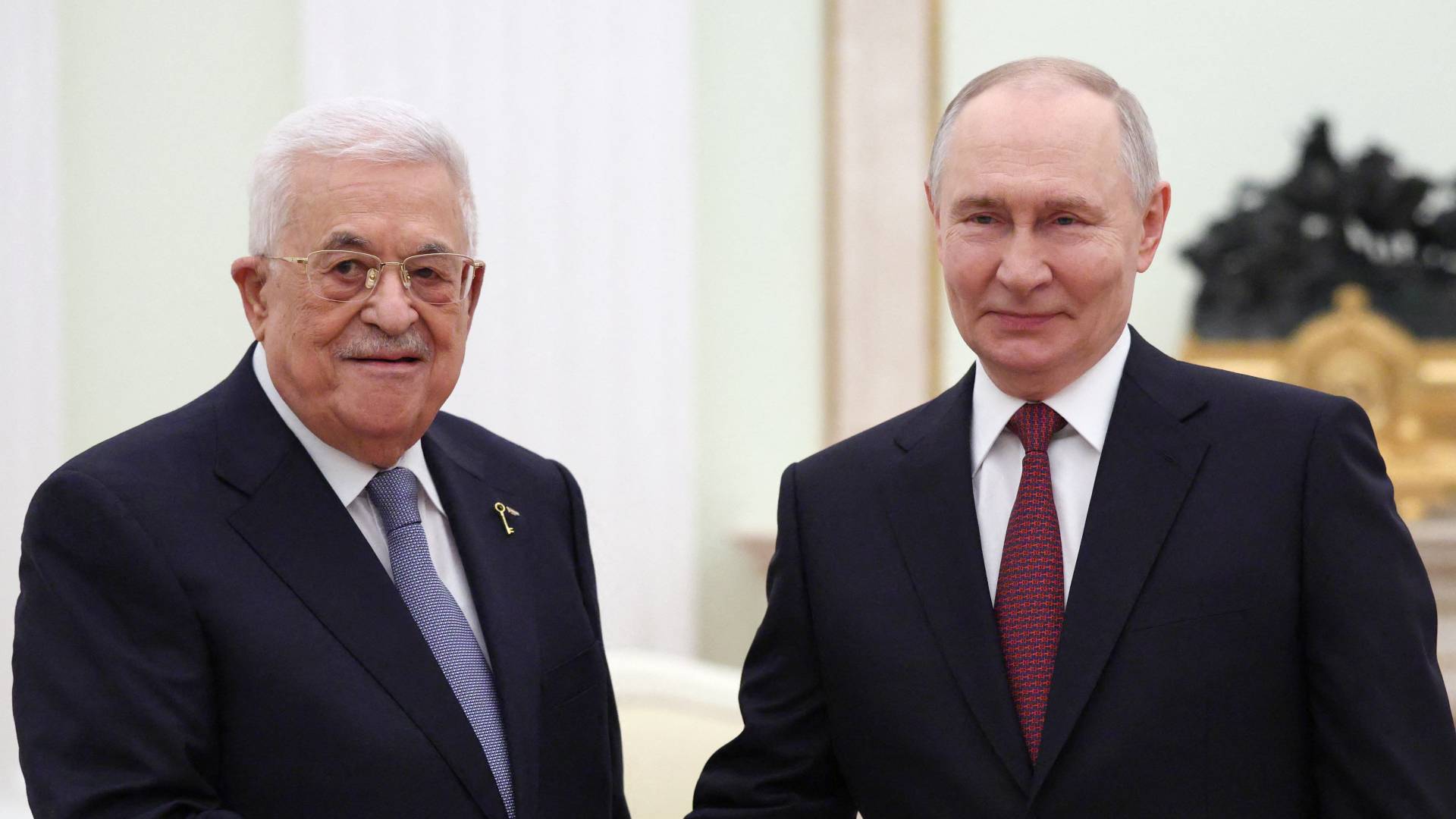 الرئيس الروسي فلاديمير بوتين والرئيس الفلسطيني محمود عباس