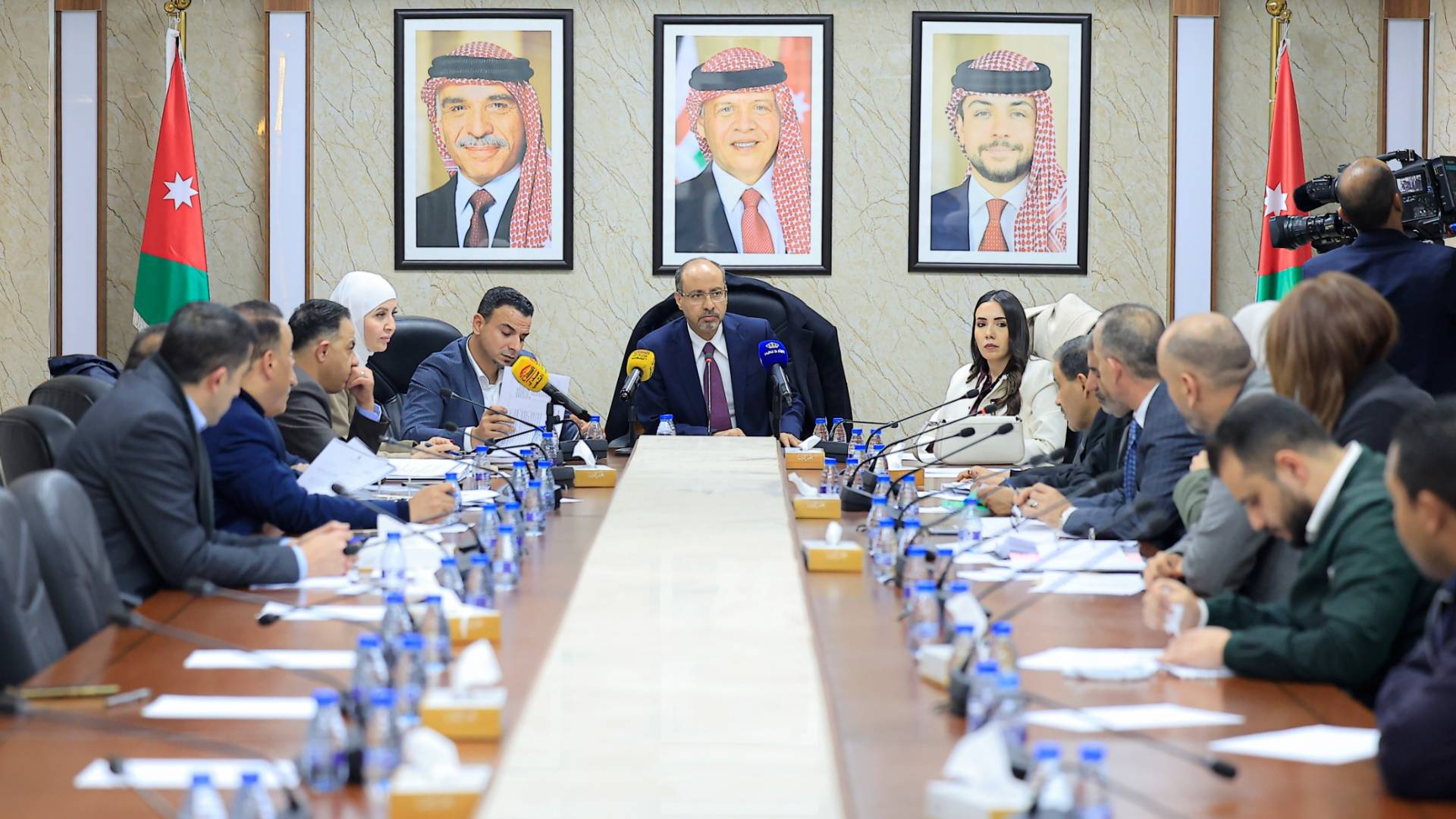 اللجنة المالية النيابية