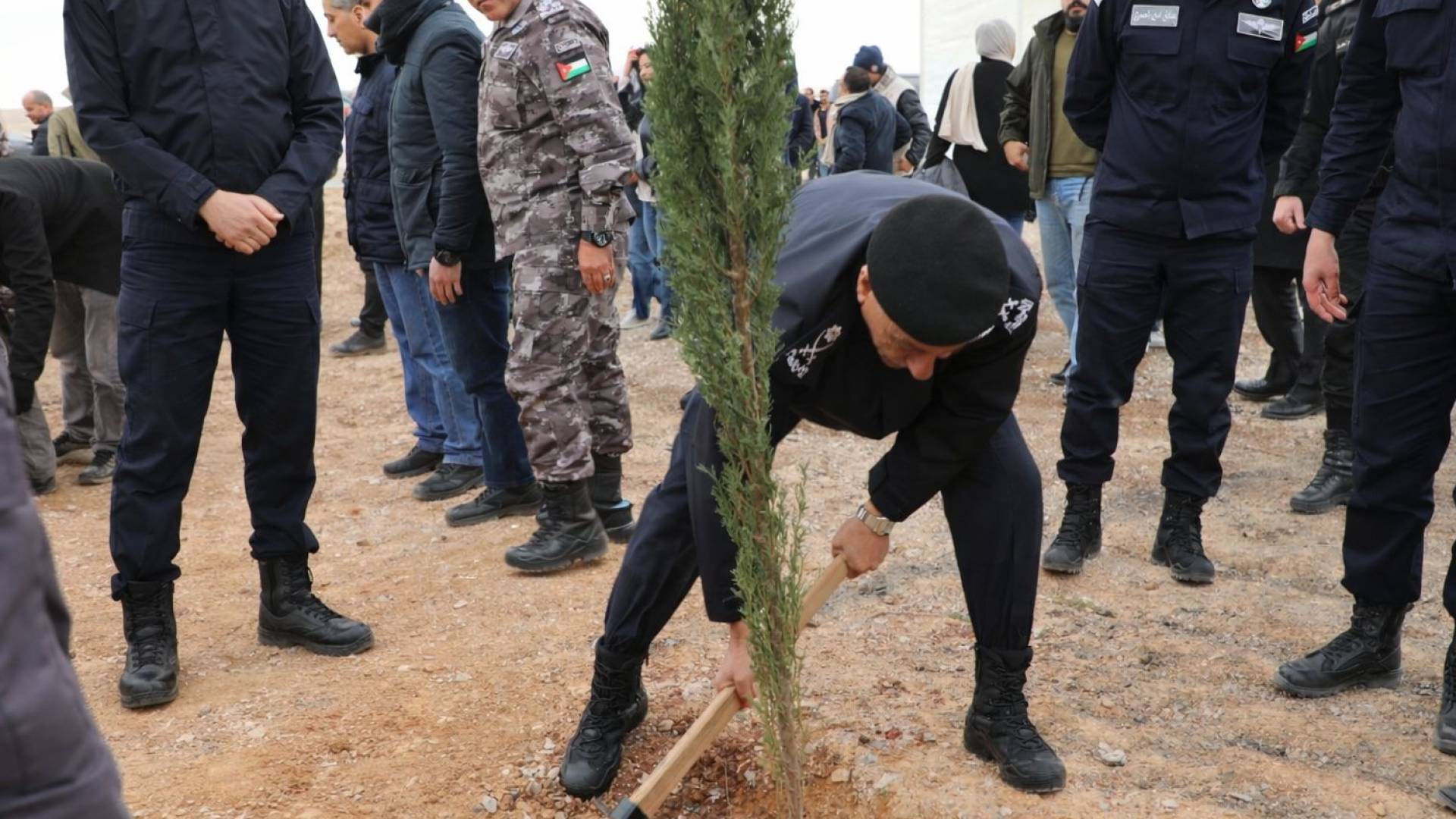 الأمن العام ووزارة البيئة يحتفلون في يوم الشجرة