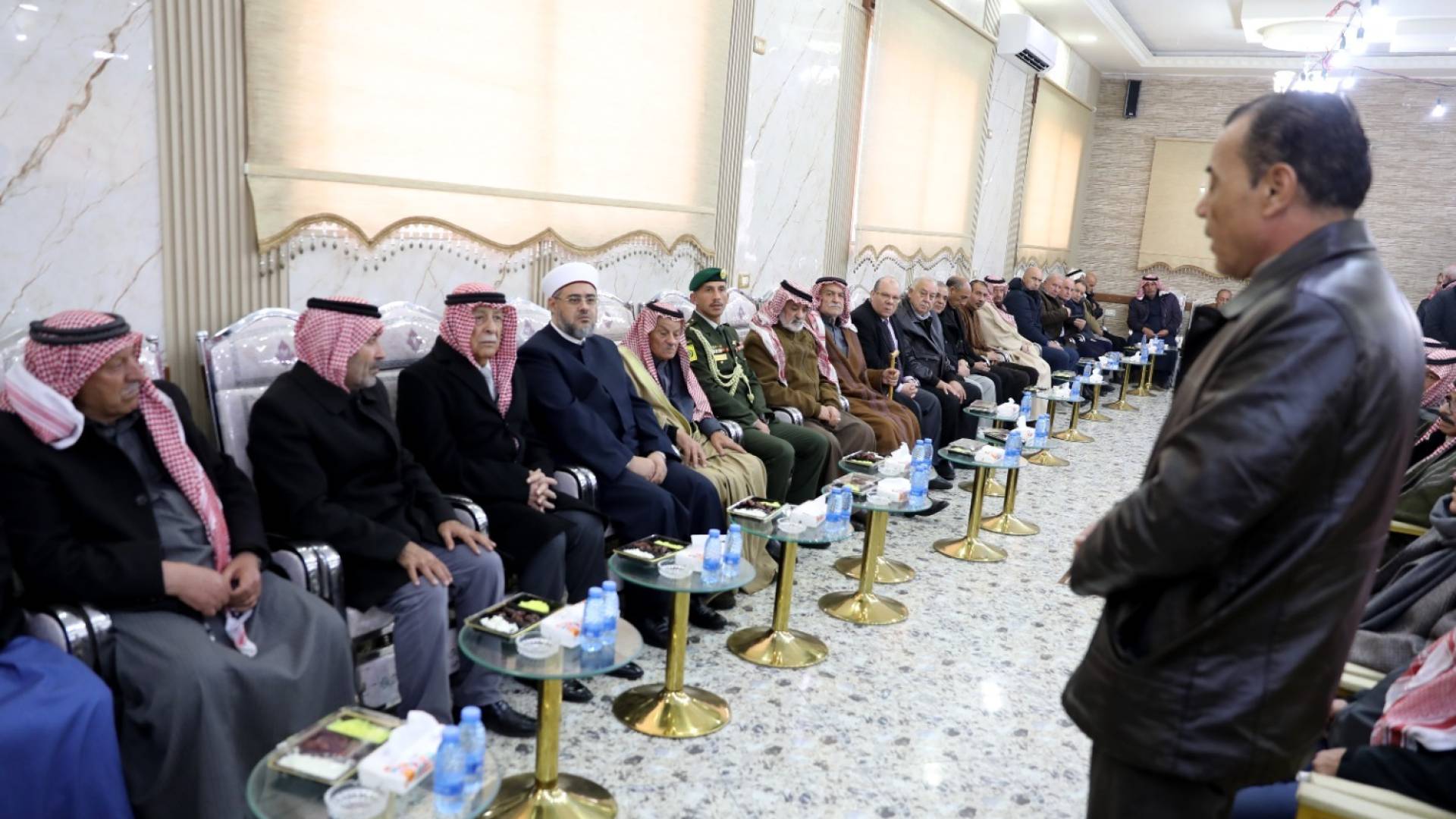 مندوبا عن الملك وولي العهد...العيسوي يعزي عشيرتي الخضير وأبو زيد