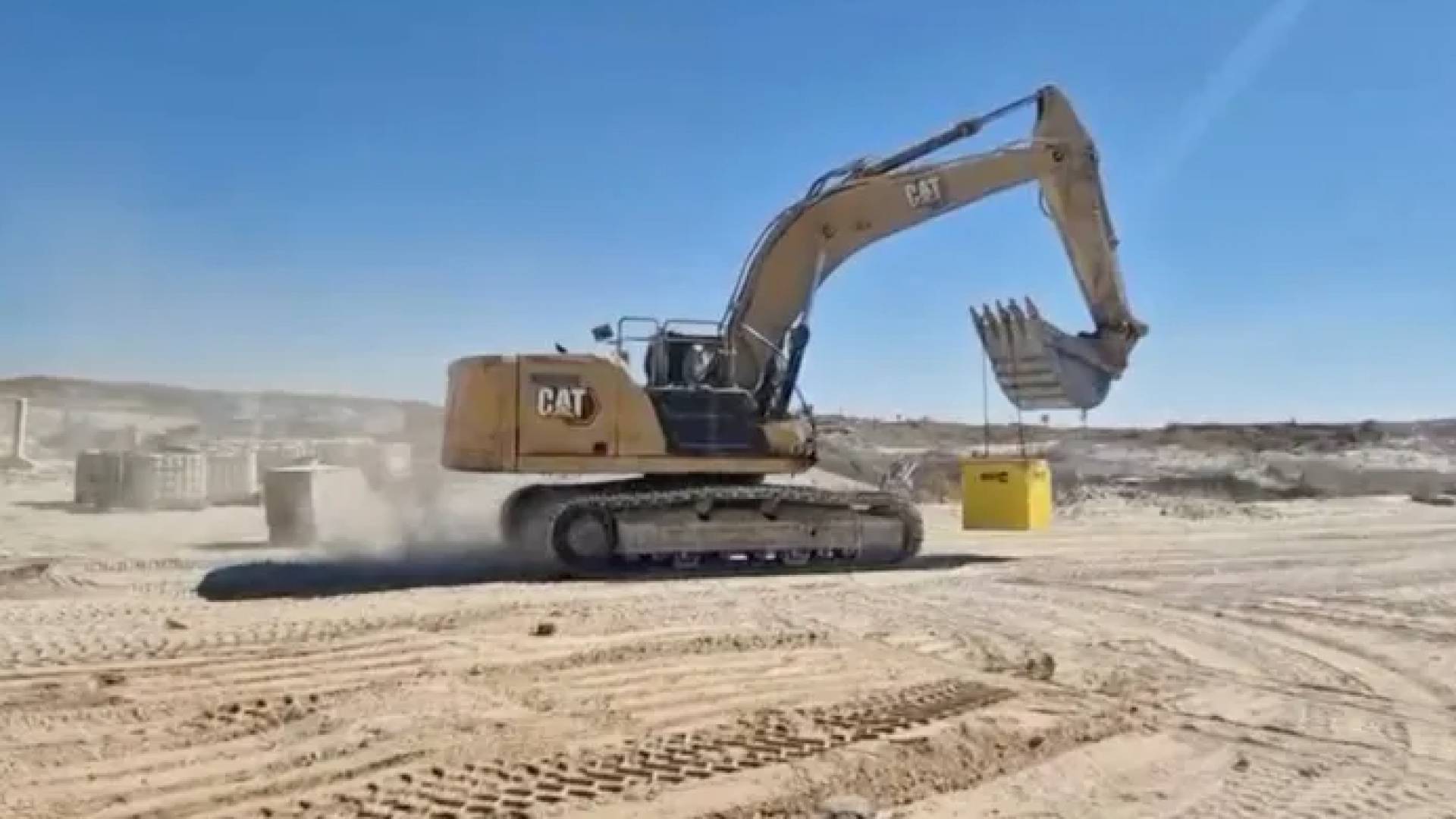 الخط الأسفر وهو الخط الذي يفصل المناطق التي يتواجد بها جيش الاحتلال عن سكان أهل غزة