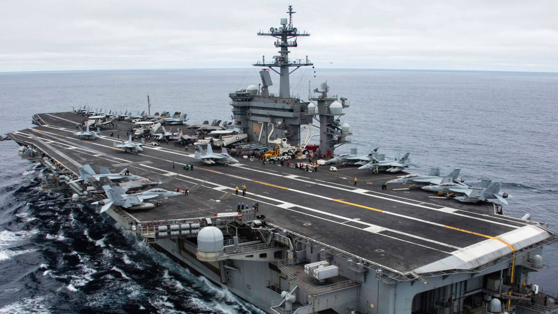 حاملة الطائرات الأمريكية لينكولين