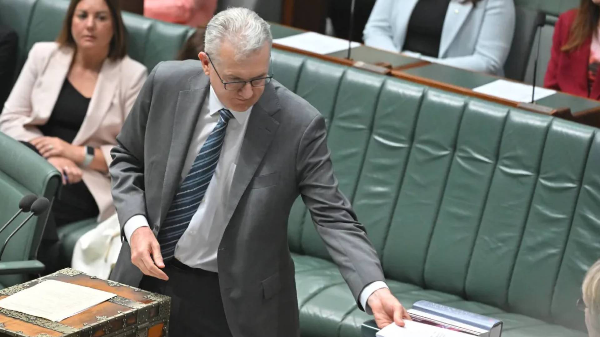 وزير الداخلية الأسترالي توني بيرك