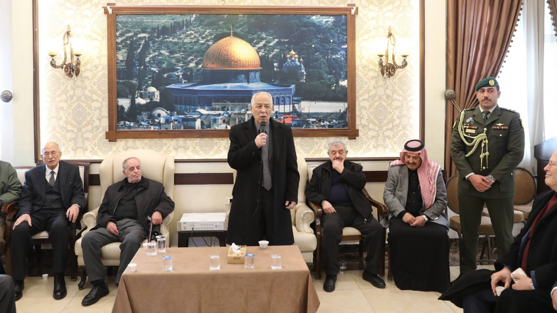 مندوبا عن الملك وولي العهد...العيسوي يعزي عشيرة المجالي