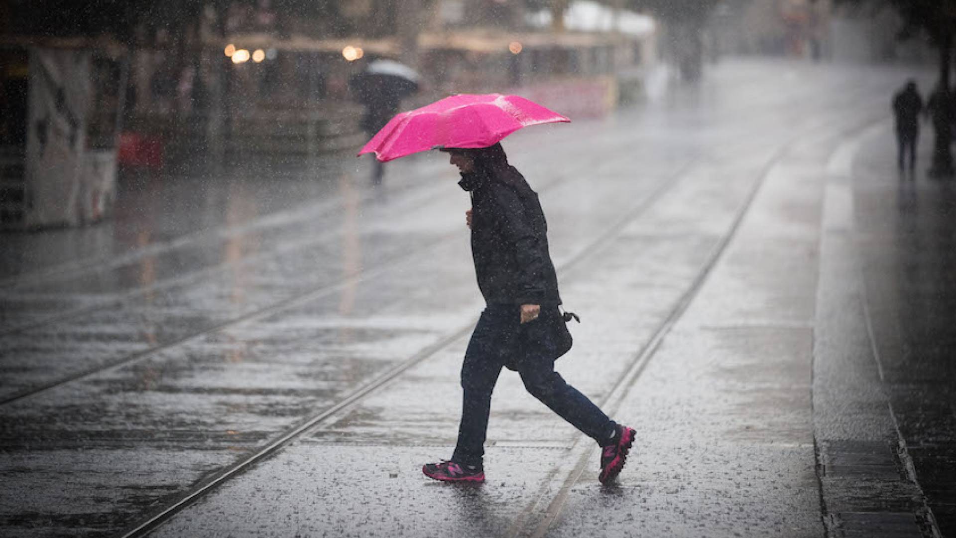 الأجواء الماطرة في شولارع عمان