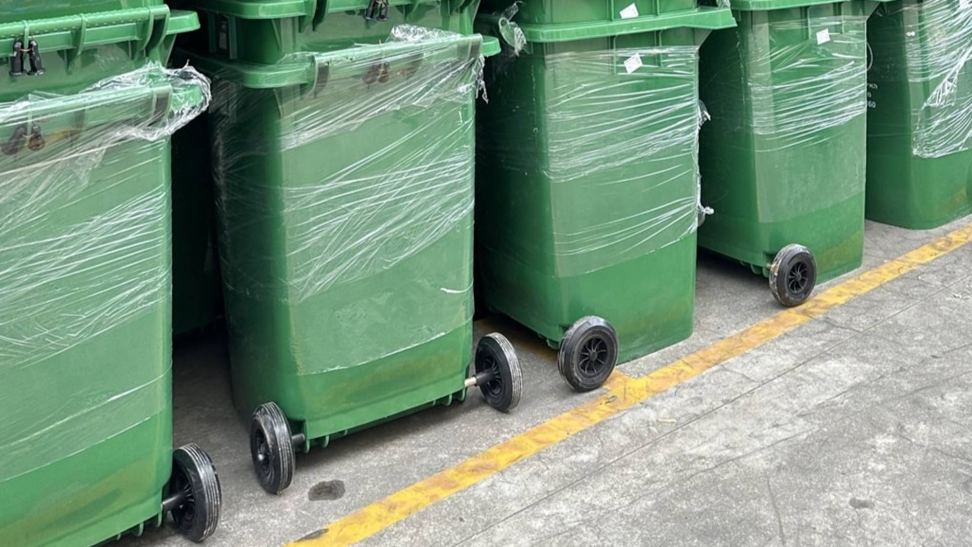 حاويات نفايات بلاستيكية