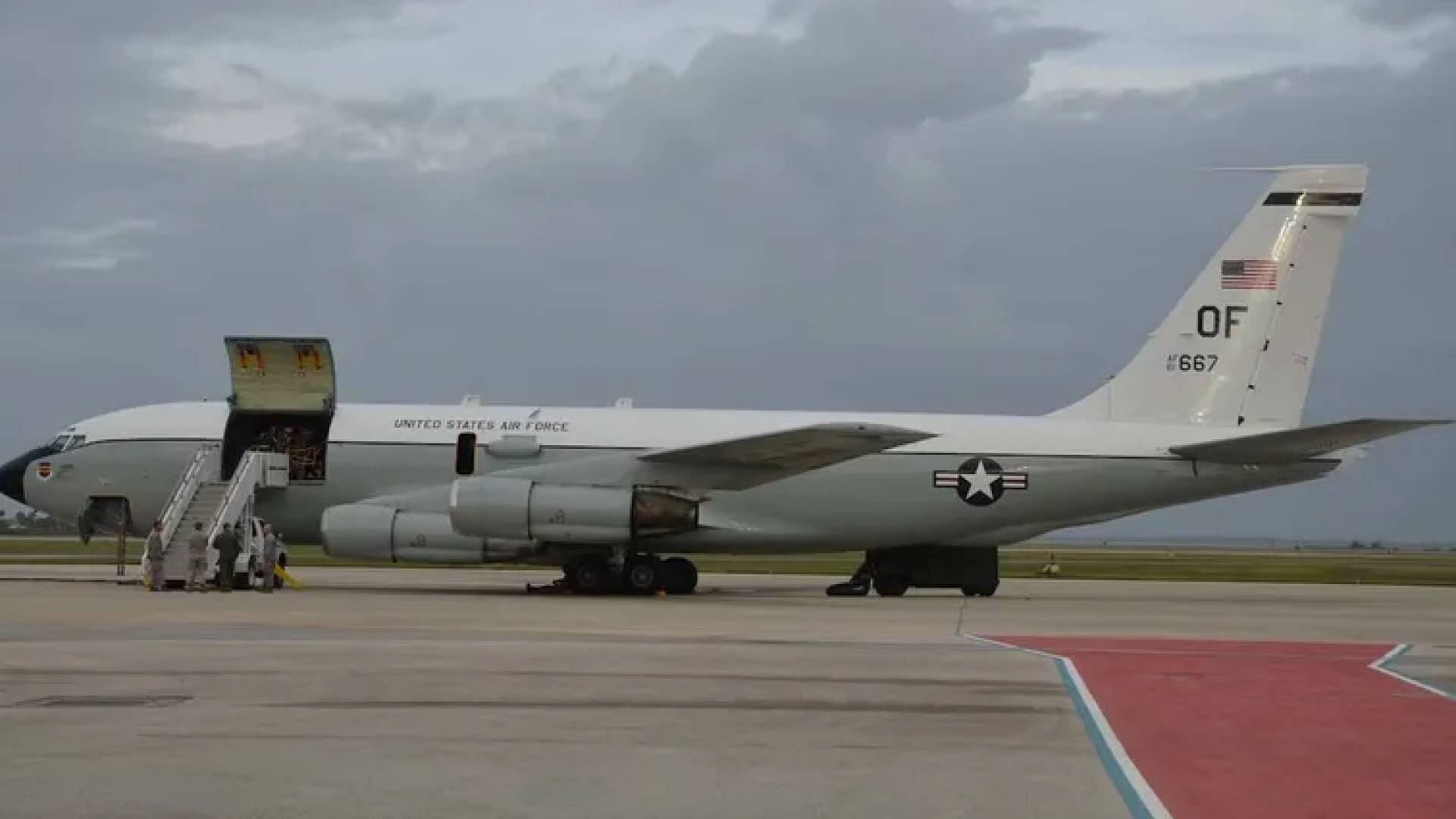 الطائرة "دبليو سي–135 آر كونستانت فينيكس"