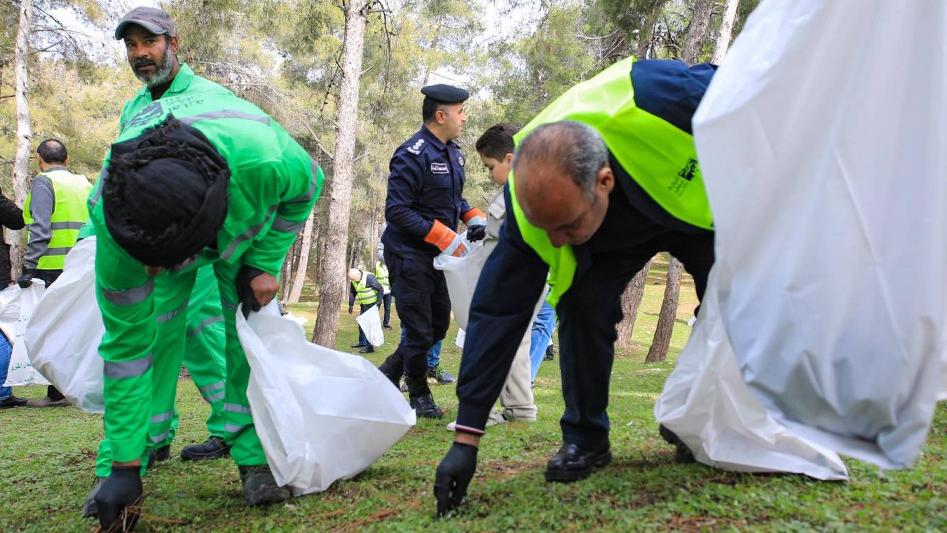 حملة نظافة شاملة في "المتنزه القومي"