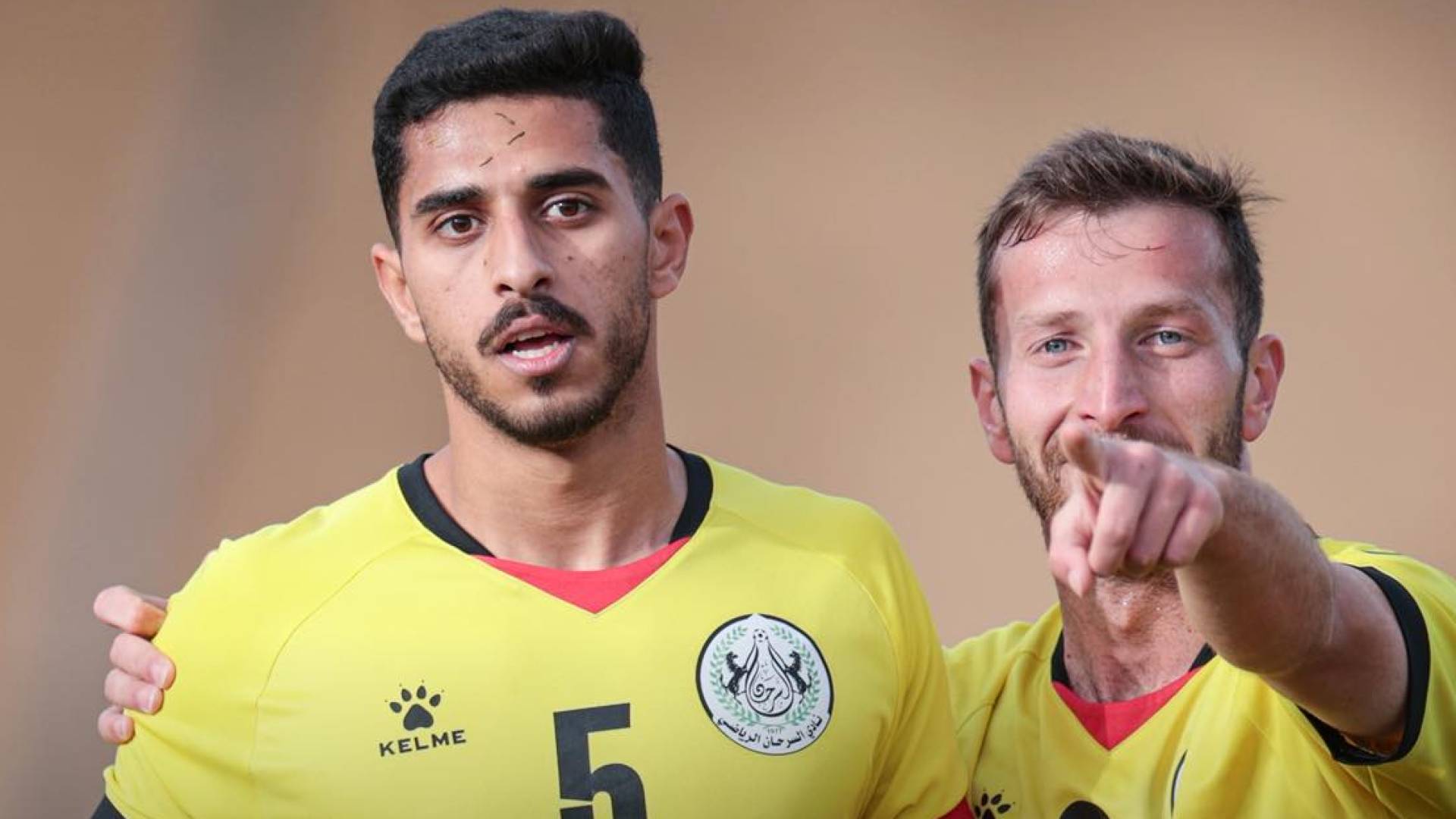 لاعبو السرحان يحتفلون بهدف