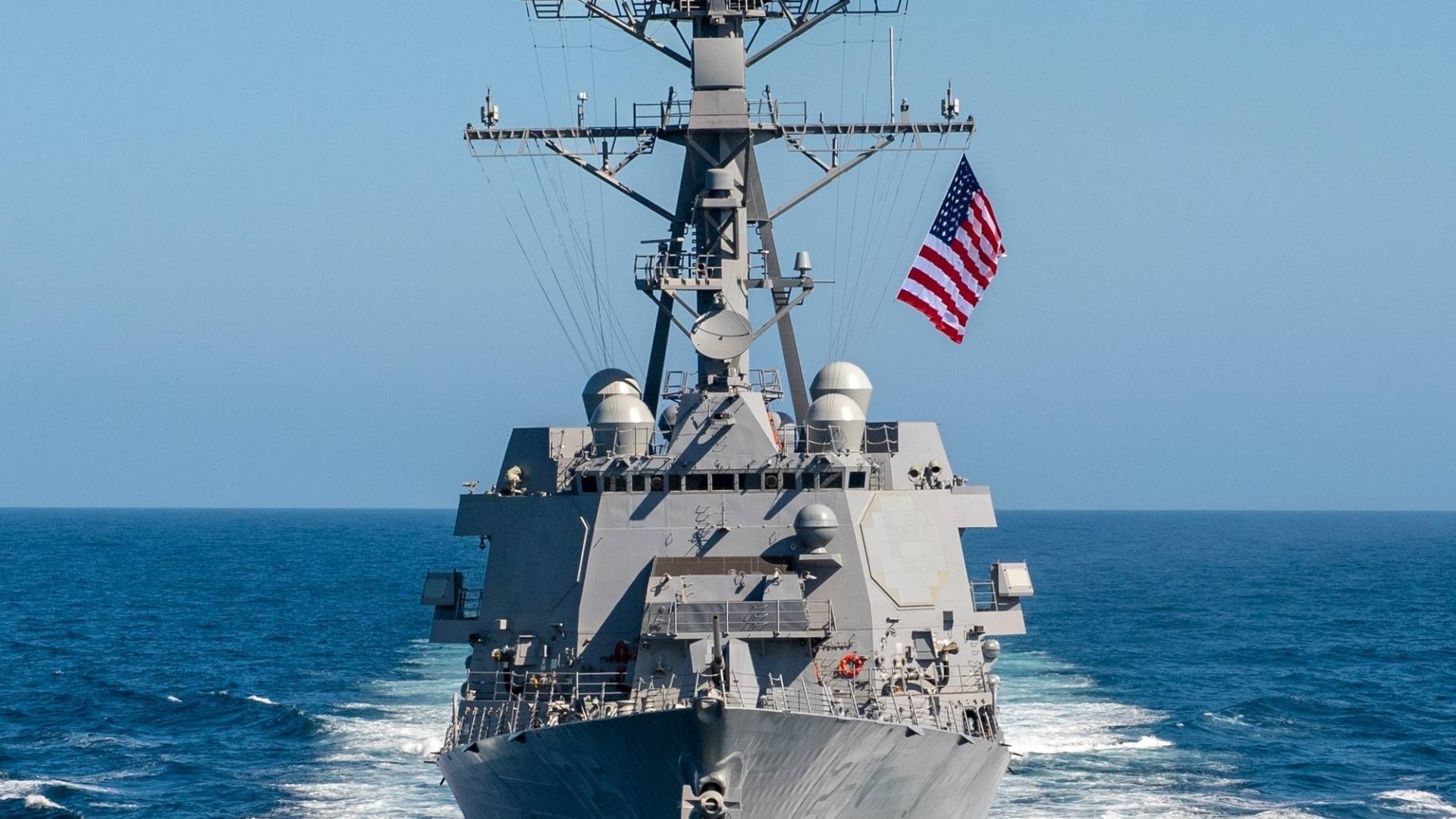 مدمرة مزودة بصواريخ موجهة