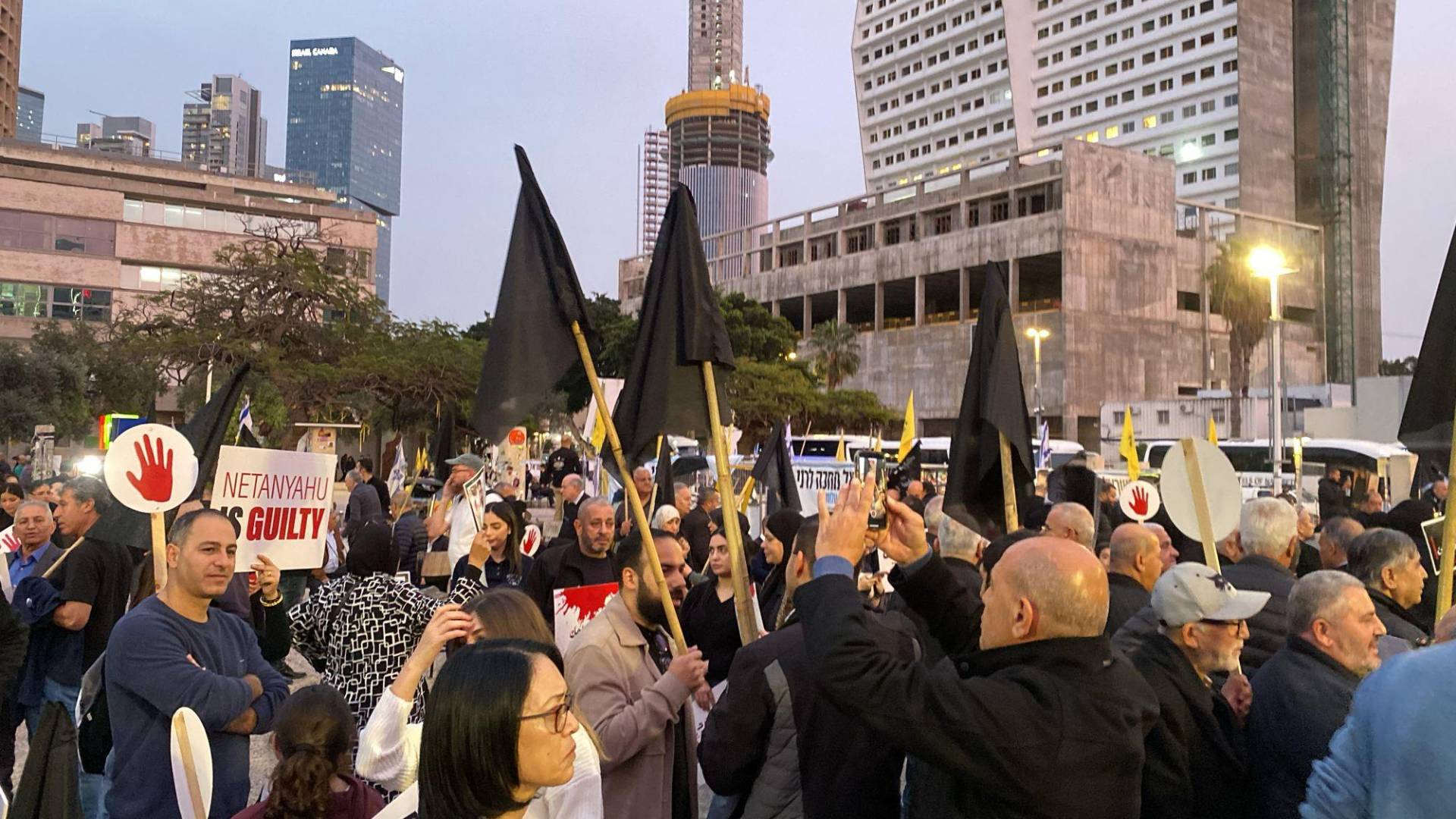 آلاف العرب ينتفضون ضد تفشي الجريمة وتواطؤ أجهزة "الاحتلال"