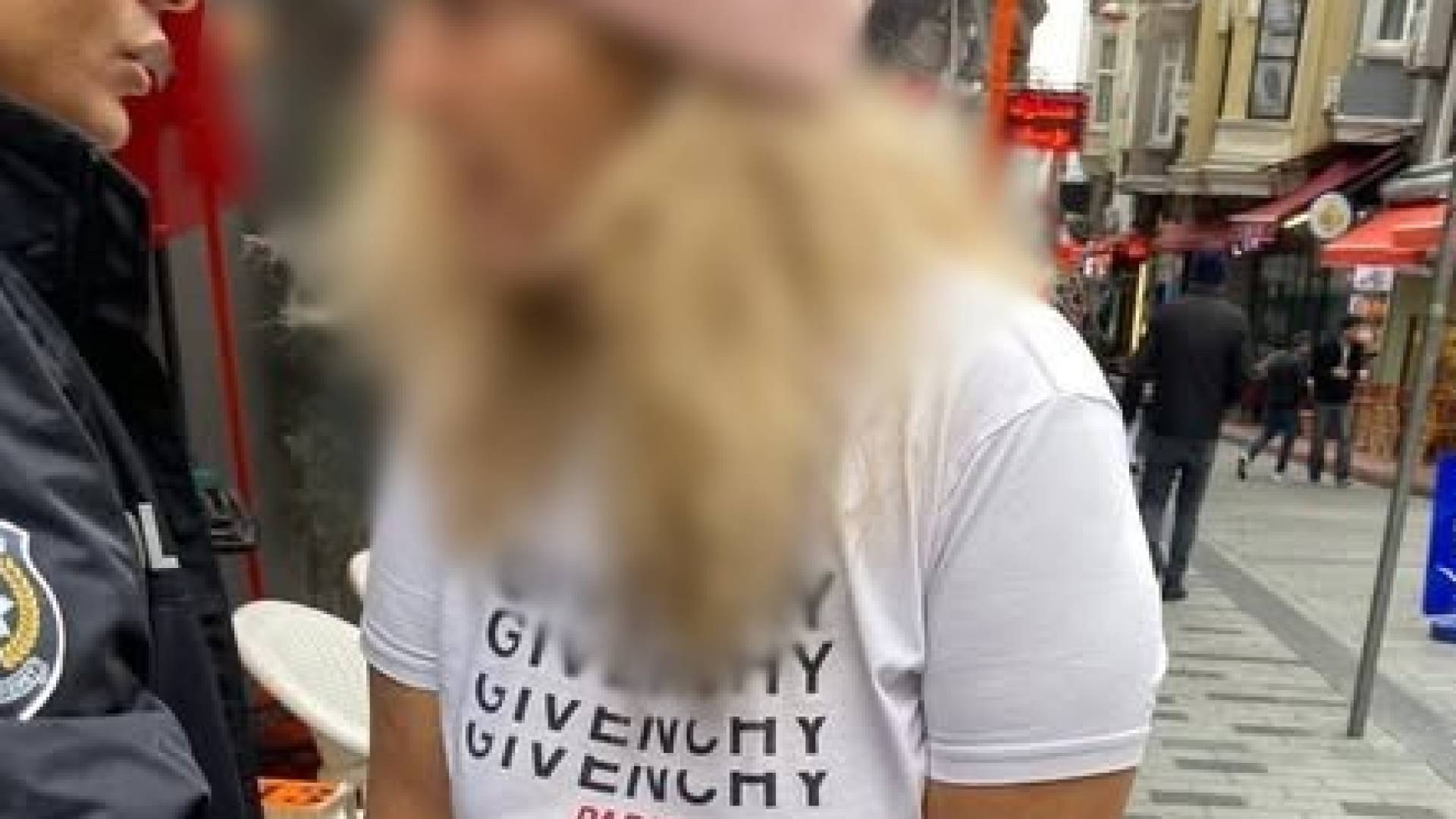 إلقاء القبض على إمرأة في اسطنبول