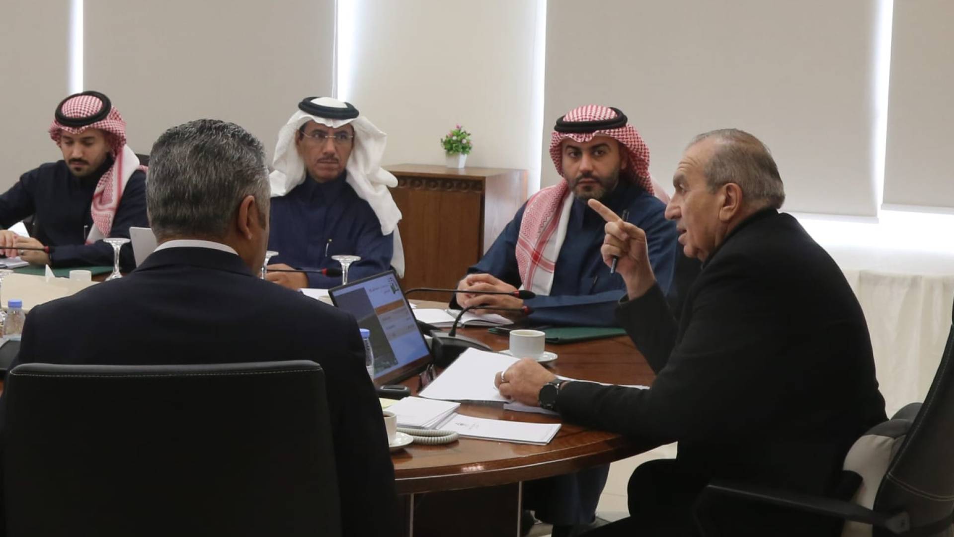 وزير الاشغال ماهر ابو السمن مع اعضاء الصندوق السعودي للتنمية