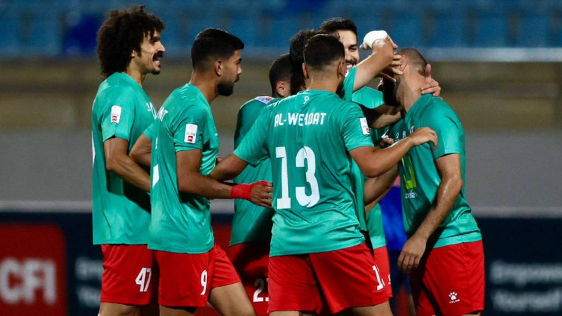 لاعبو الوحدات يحتفلون بهدف سابق