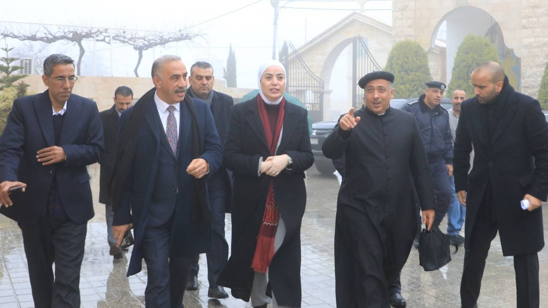 وزيرة التنمية الاجتماعية وفاء بني مصطفى خلال جولة في عجلون