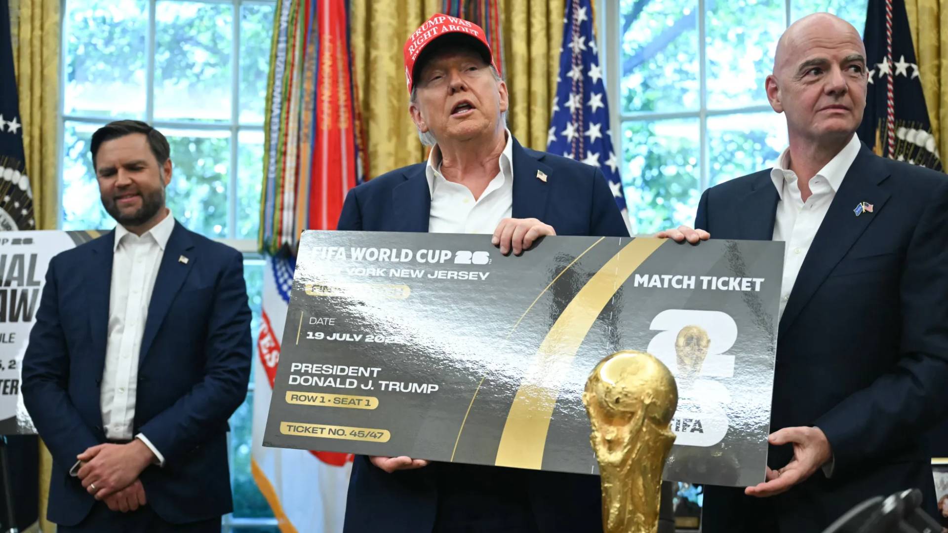 الرئيس الأمريكي دونالد ترامب ورئيس الفيفا جياني إنفانتينو