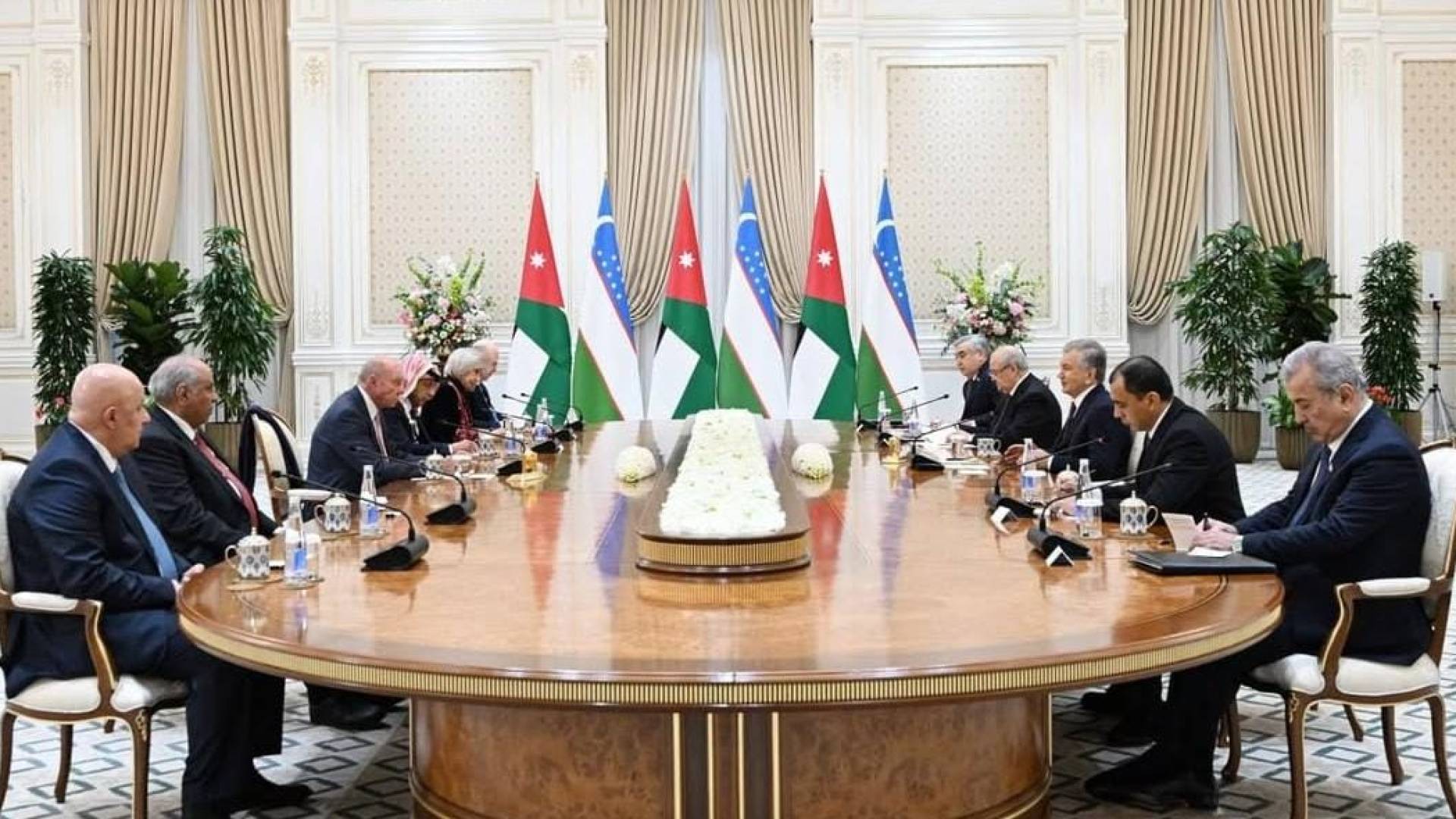 رئيس مجلس الأعيان فيصل الفايز و رئيس جمهورية أوزبكستان شوكت ميرضيائيف