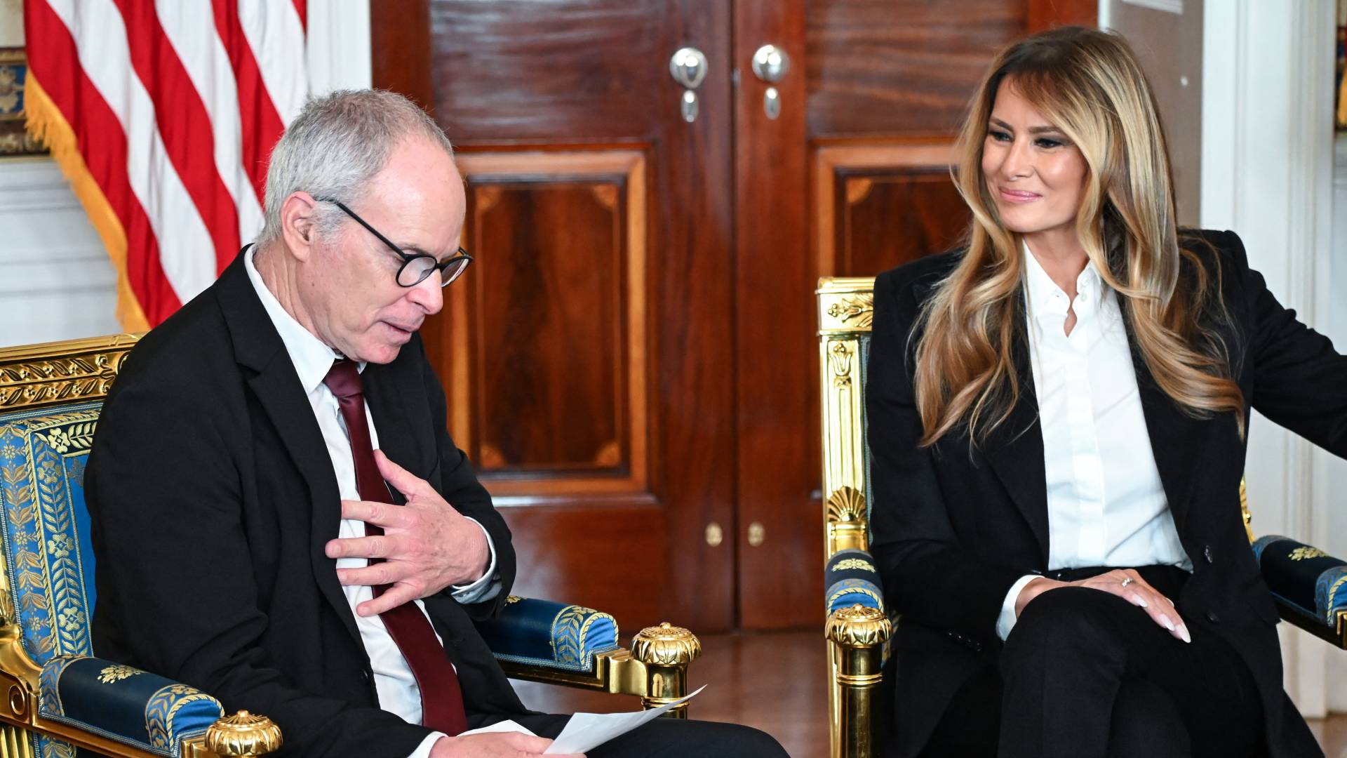 ميلانيا ترمب والمحتجز السابق كيث سيجيل