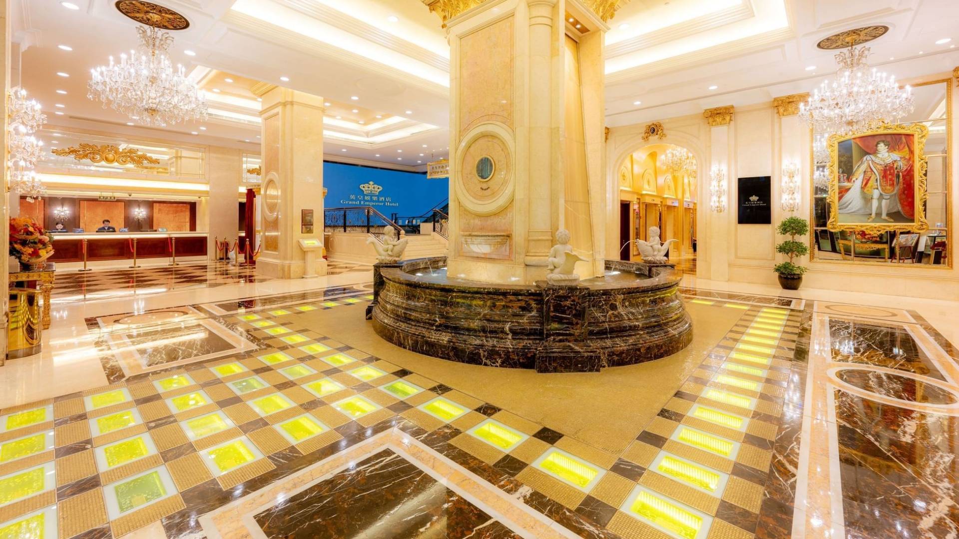 فندق "غراند أمبيرور" في ماكاو