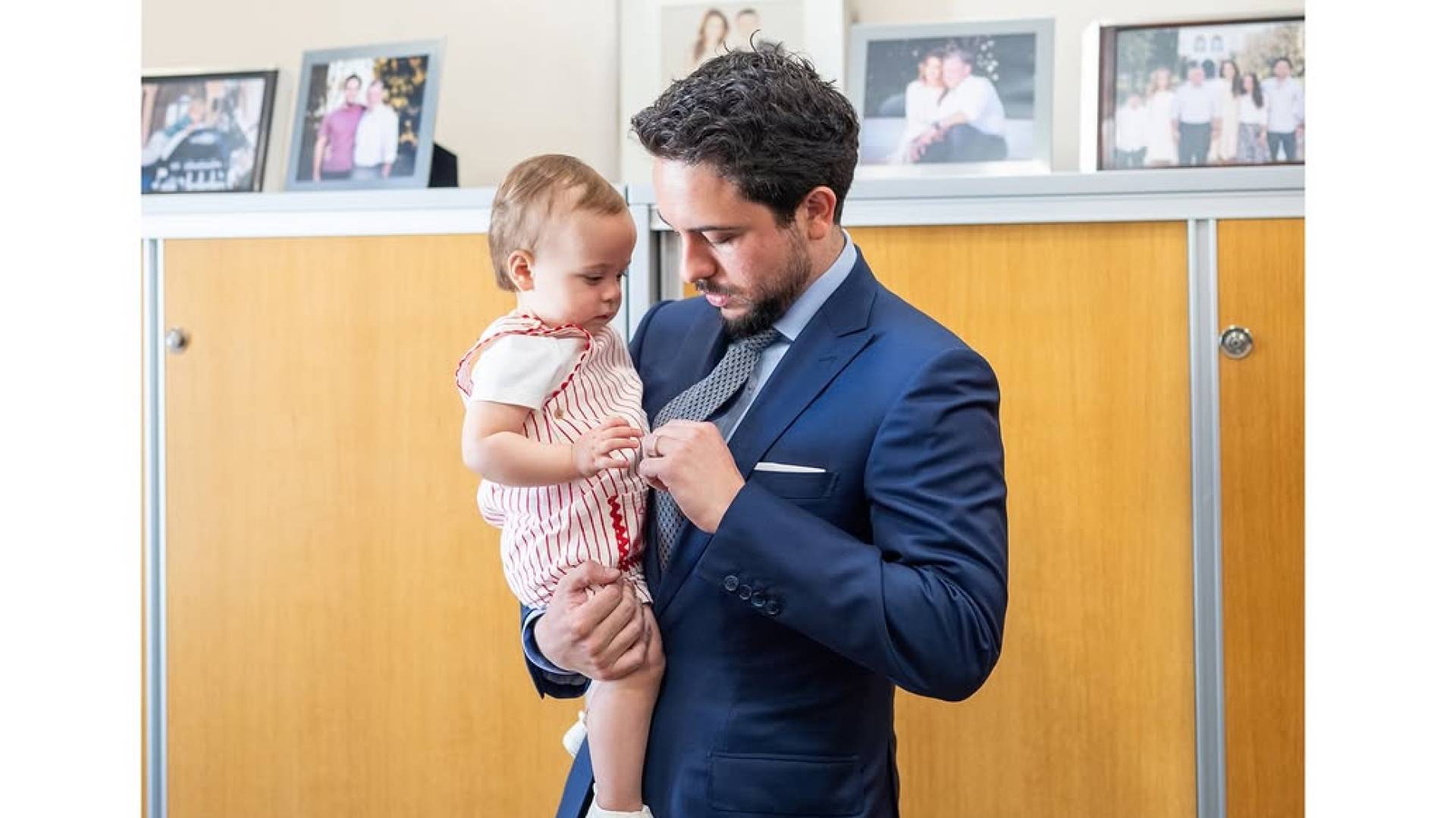 ولي العهد الأمير الحسين بن عبدالله مع ابنته الاميرة ايمان