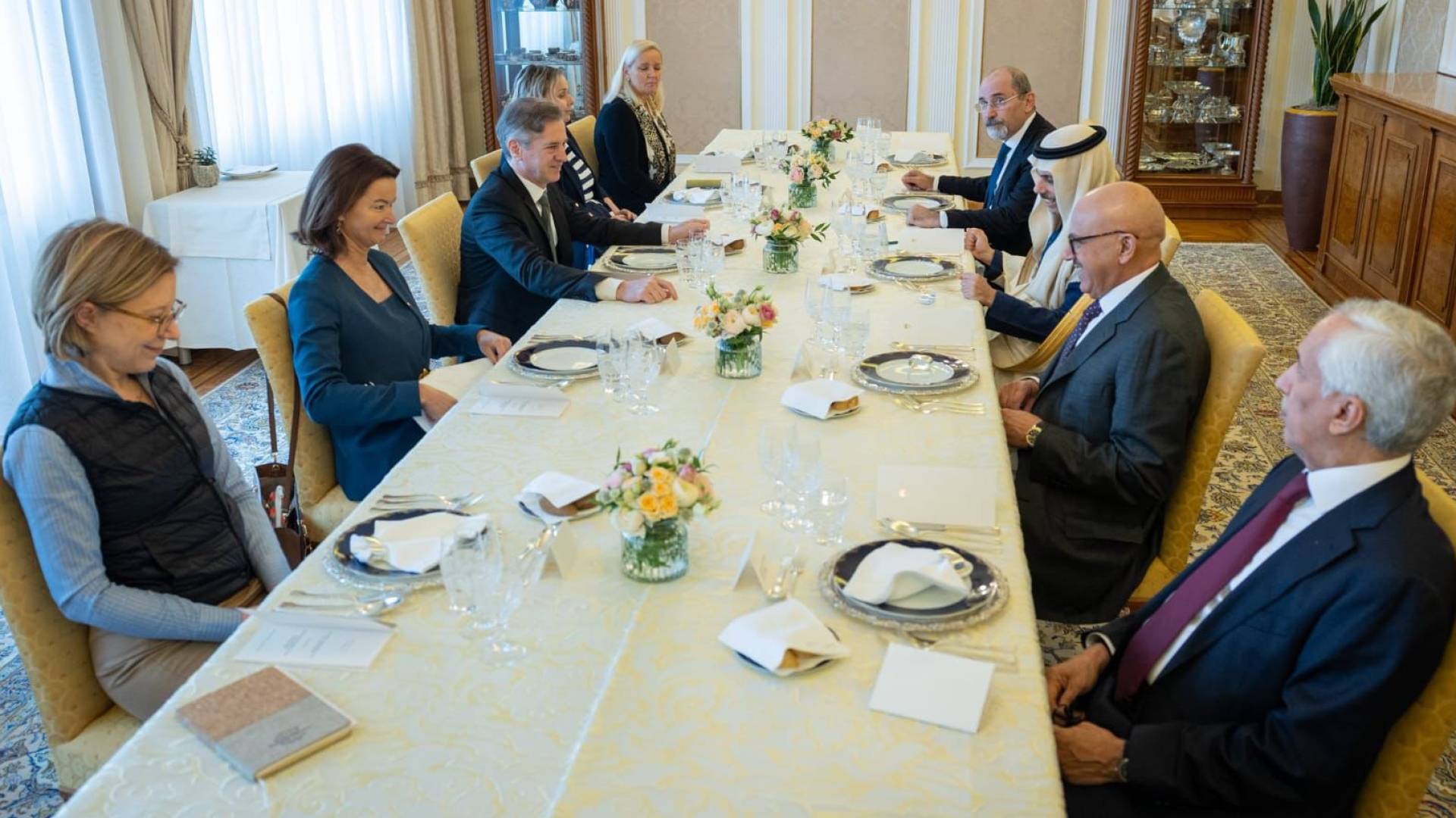 خلال اللقاء الذي شارك فيه وزير الخارجية الصفدي