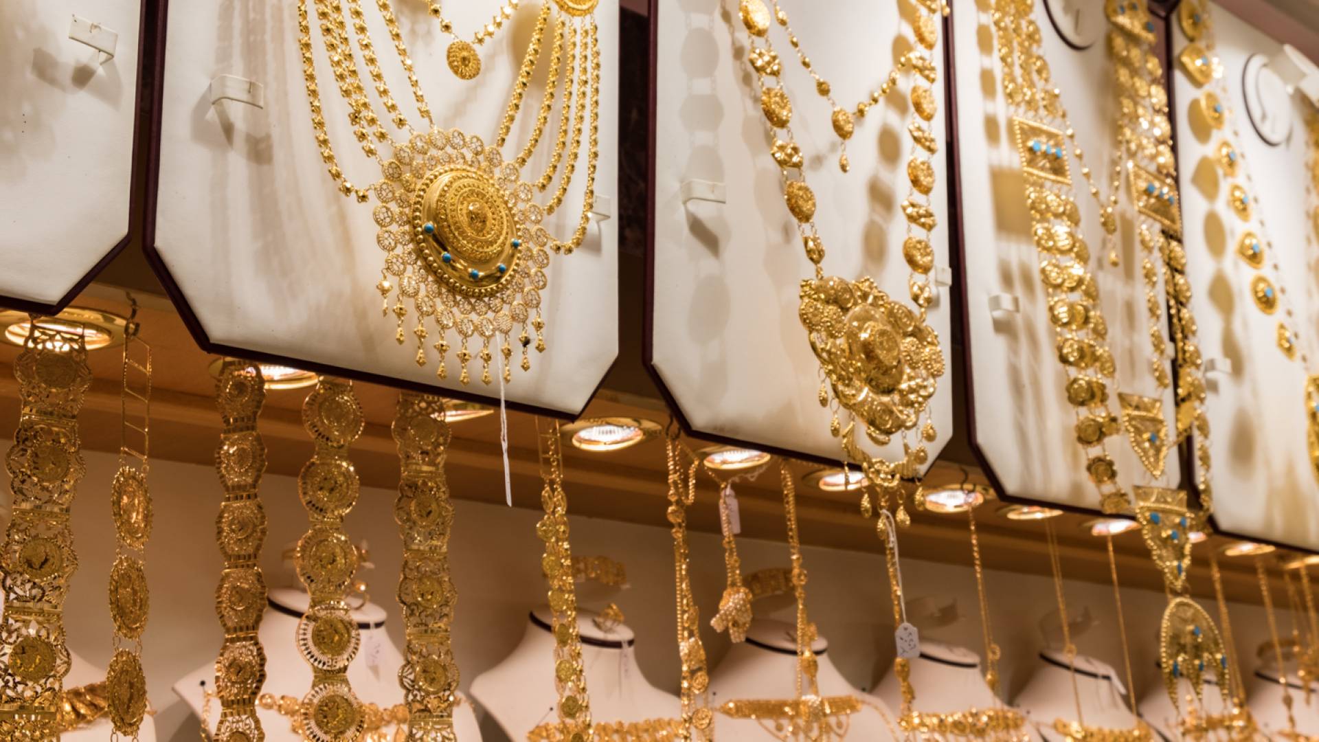 مجوهرات ذهبية