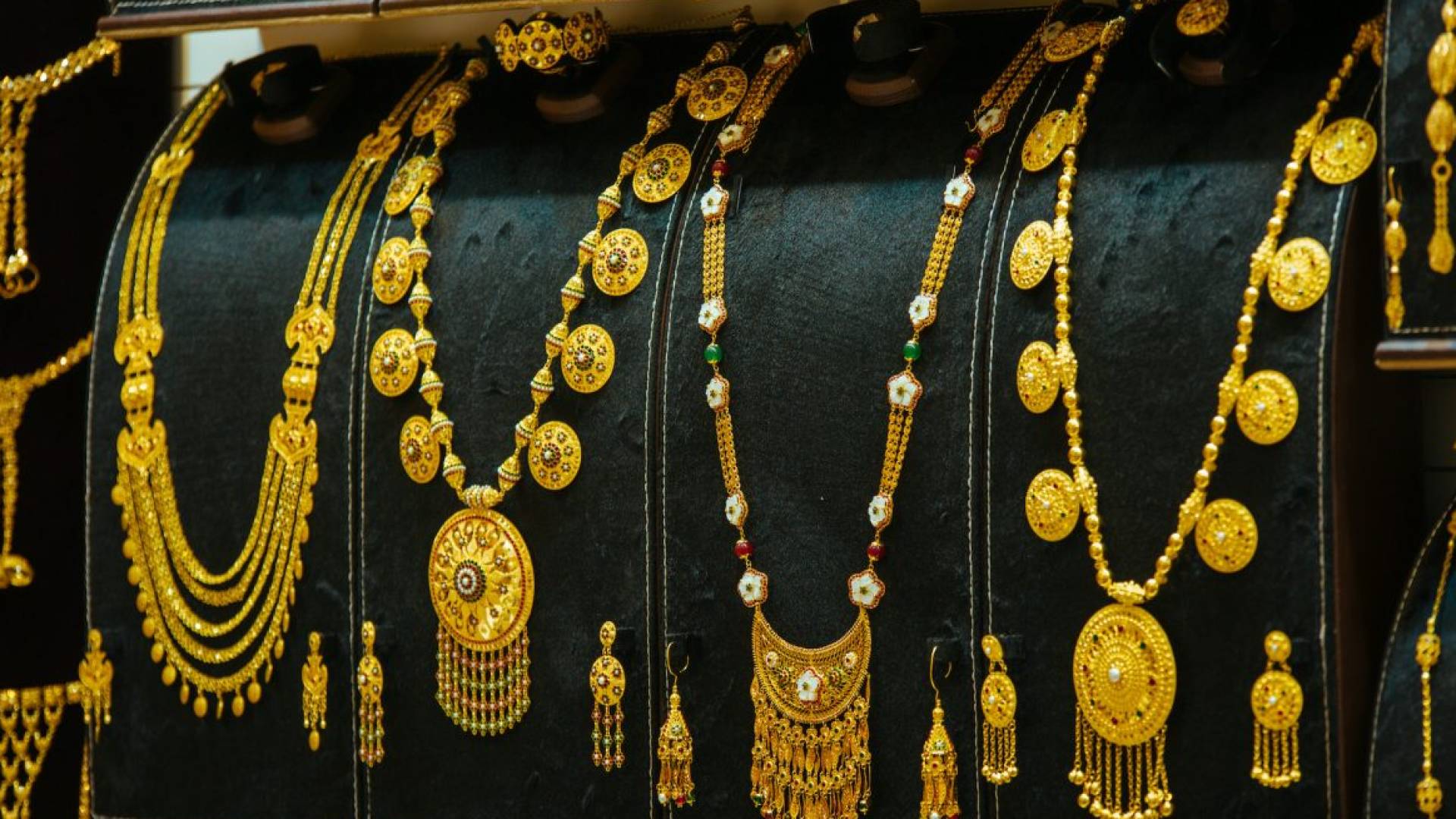 مجوهرات ذهبية