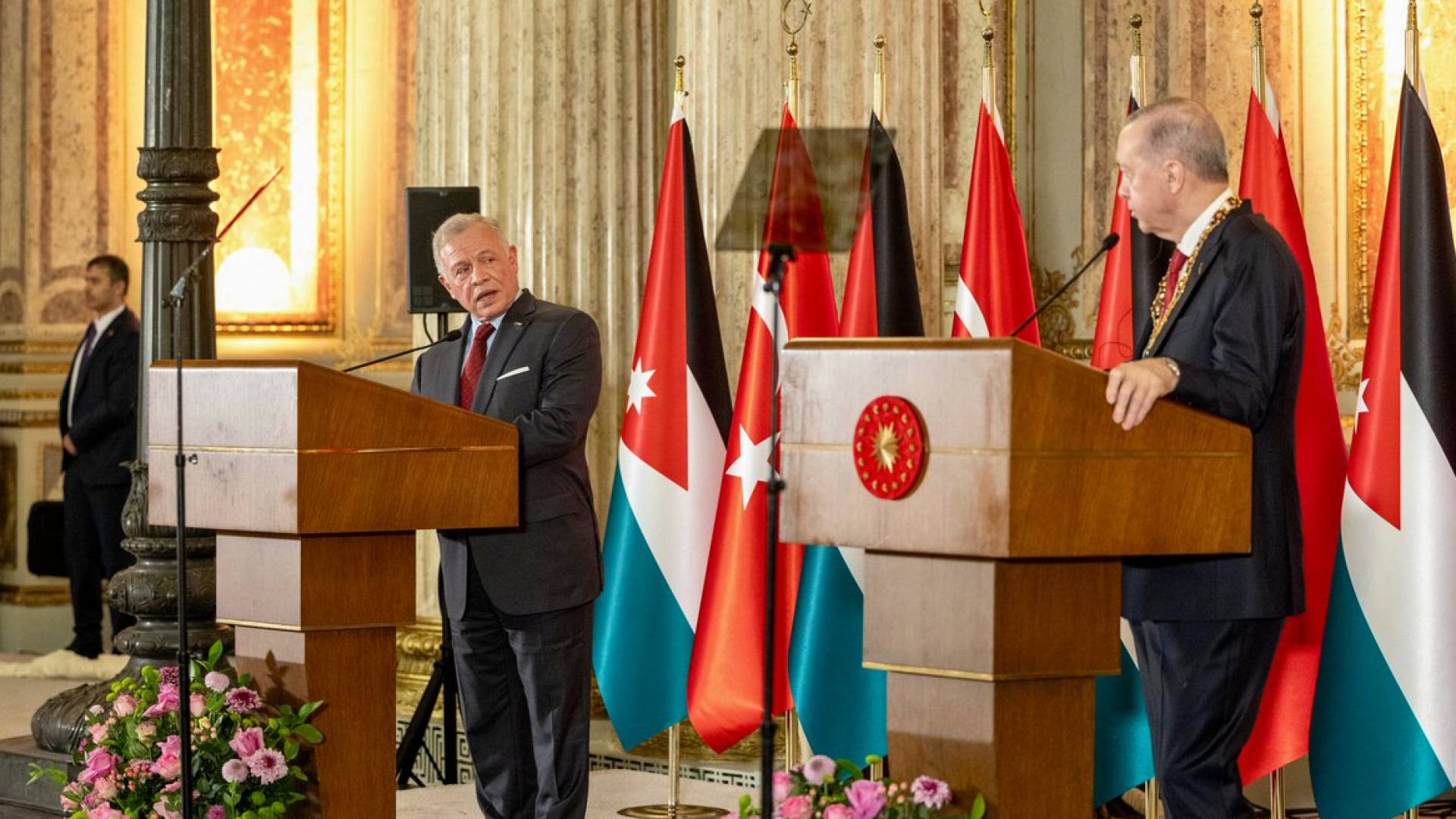 الملك عبدالله الثاني والرئيس التركي رجب طيب اردوغان