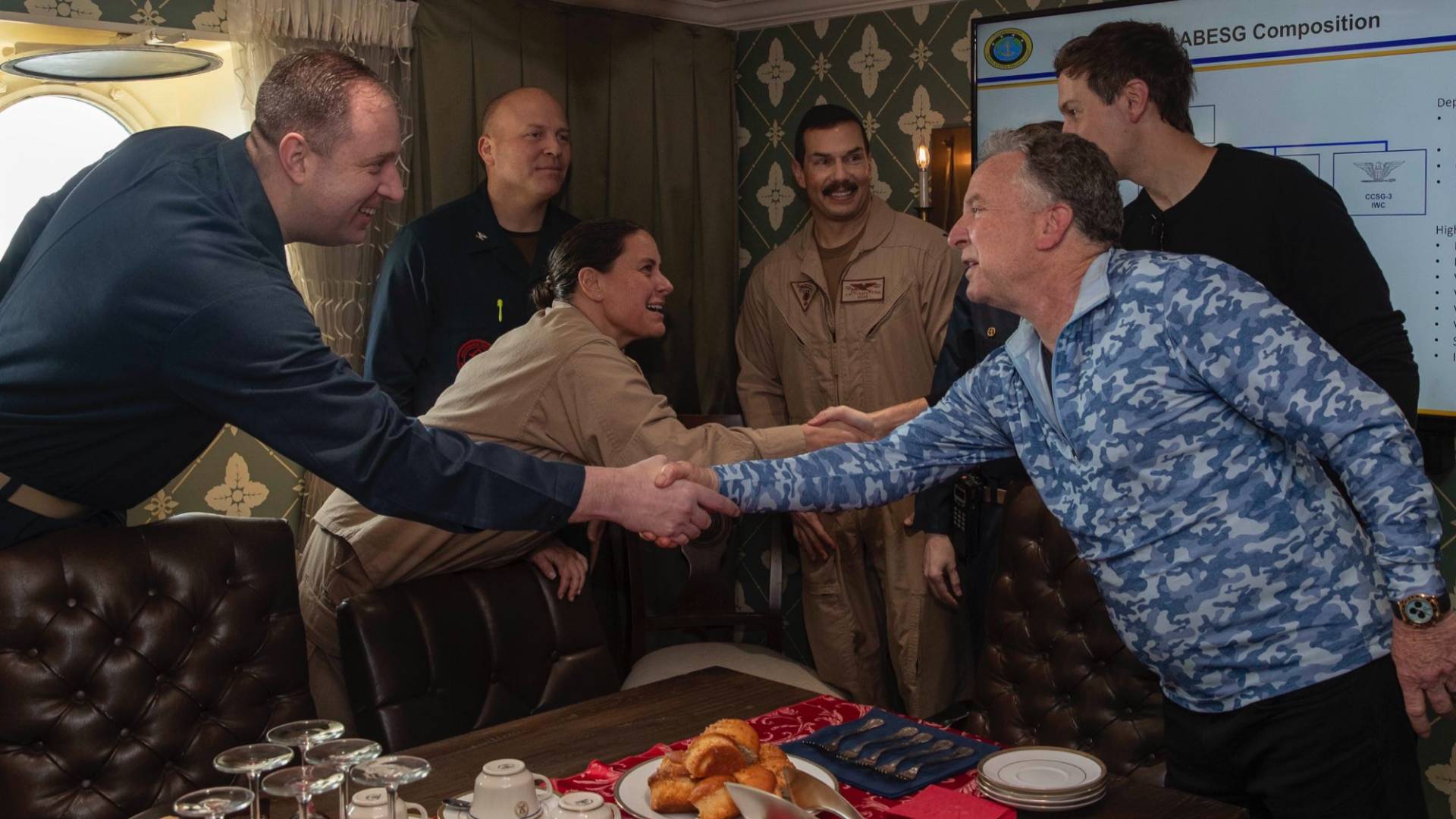 ستيفن ويتكوف، مبعوث الرئيس دونالد ترمب بمرافقة جاريد كوشنير والأدميرال براد كوبر (قائد القوات البحرية في "سنتكوم")