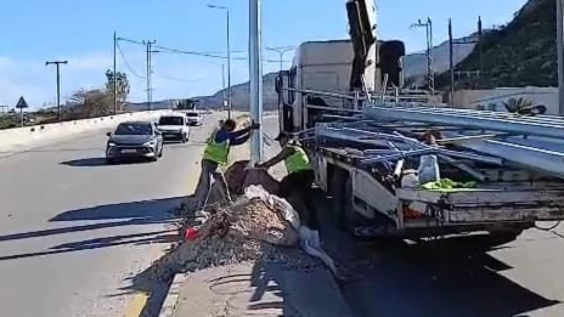 عمال لوزارة الأشغال العامة والإسكان