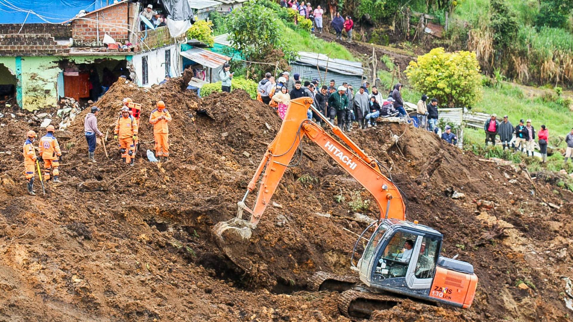 مصرع 13 شخصا جراء الفيضانات وانزلاقات التربة